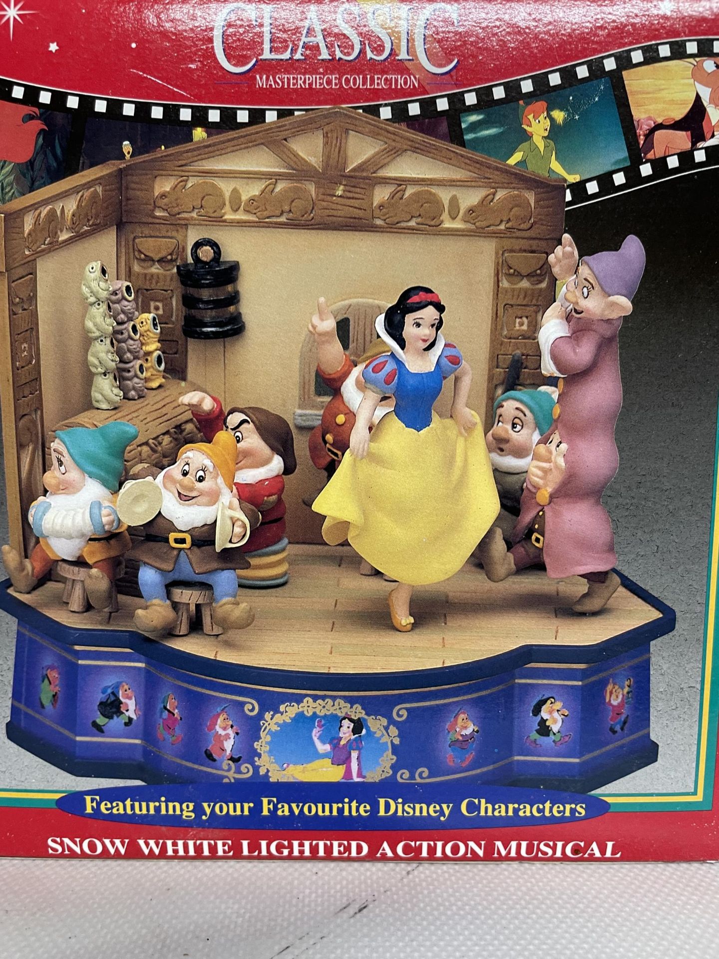 A DISNEY CLASSIC BOXED SNOW WHITE MODEL - Image 4 of 4