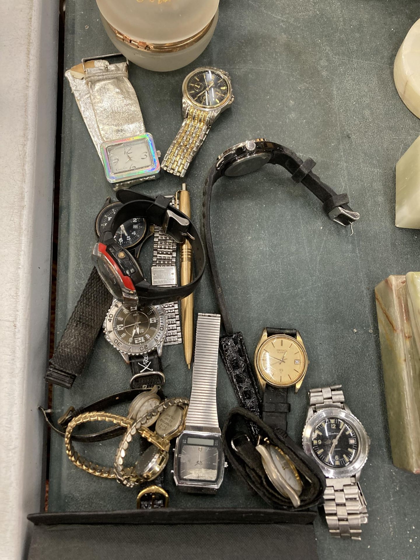 A QUANTITY OF WRISTWATCHES TO INCLUDE TIMEX, SEIKO, ETC PLUS A DORNBERGER BOXED GLASS STAR, ETC - Image 3 of 5
