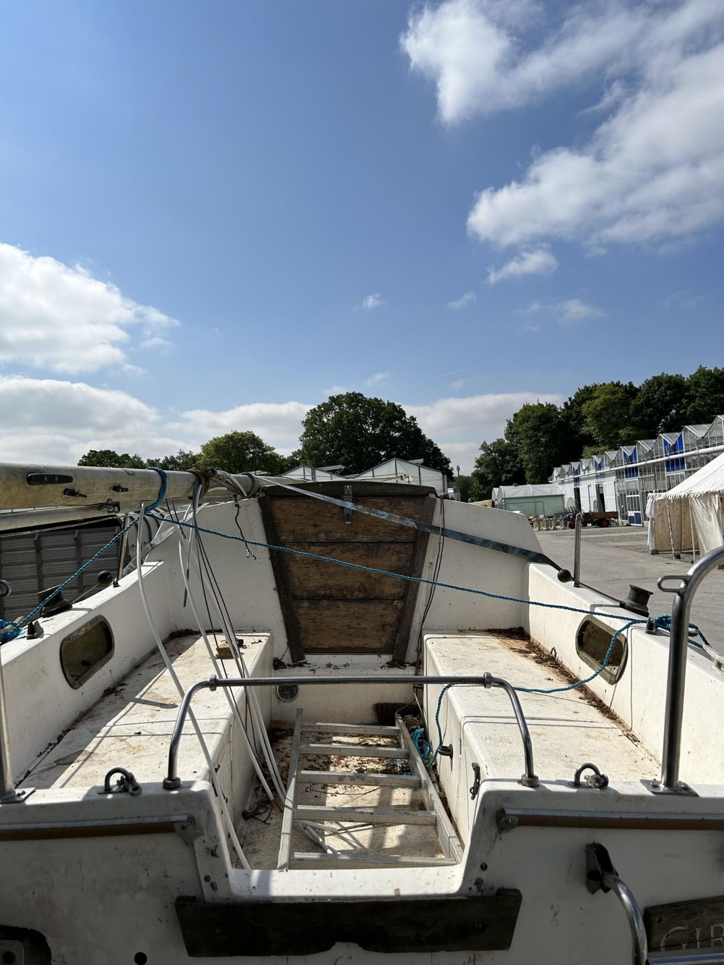 A JAGUAR 22 YACHT (ONLY THE YACHT, NOT TRAILER WHICH IS AVAILABLE AT AN EXTRA COST OF £1200) NEW - Image 7 of 8