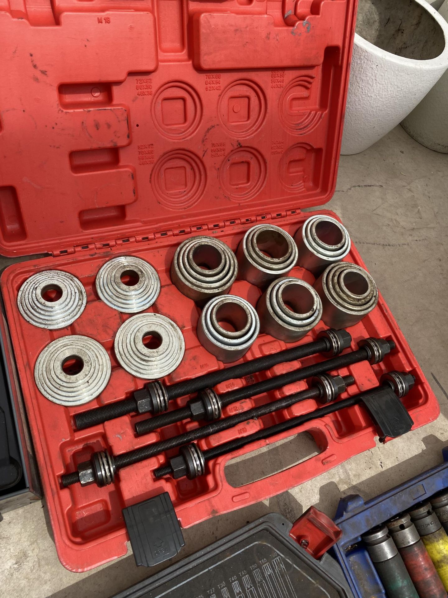 AN ASSORTMENT OF TOOLS TO INCLUDE A BEARING PULLER KIT AND SOCKETS ETC - Image 2 of 5