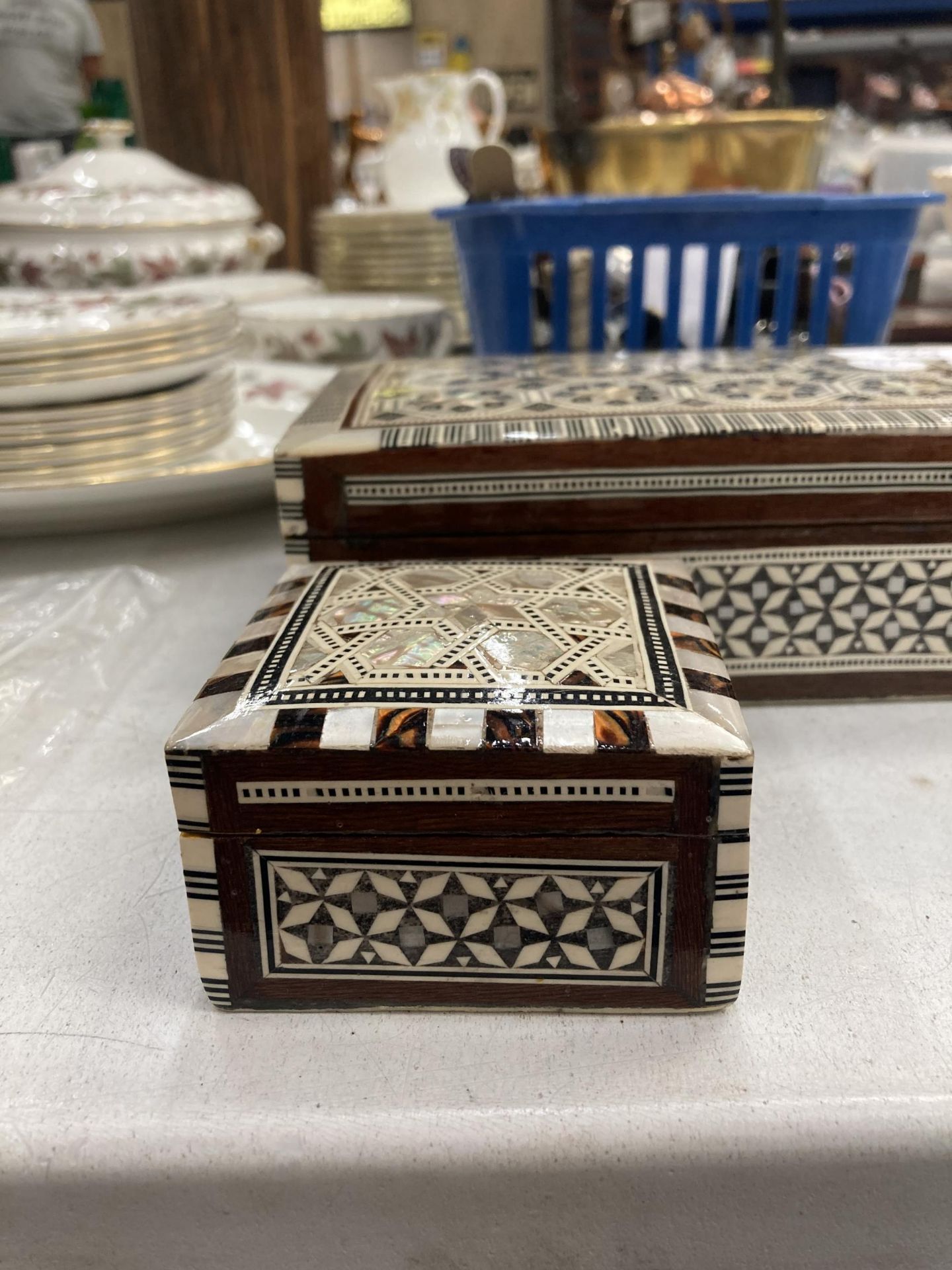 TWO VINTAGE INLAID MIDDLE EASTERN JEWELLERY BOXES - Image 2 of 3