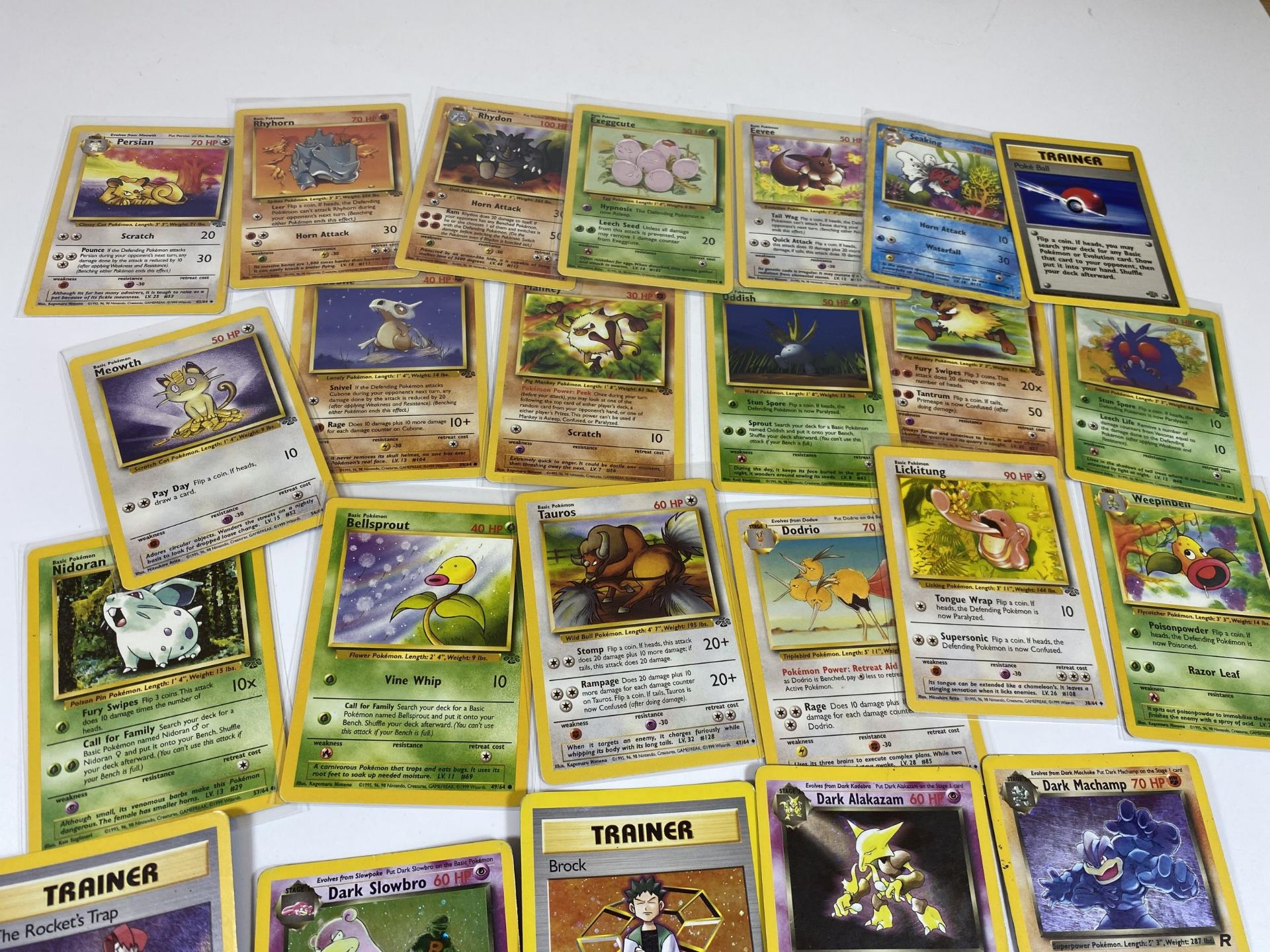 A COLLECTION OF 1999 POKEMON JUNGLE SET CARDS, TEAM ROCKET HOLO CARDS, DARK ALAKAZAM ETC - Image 5 of 5