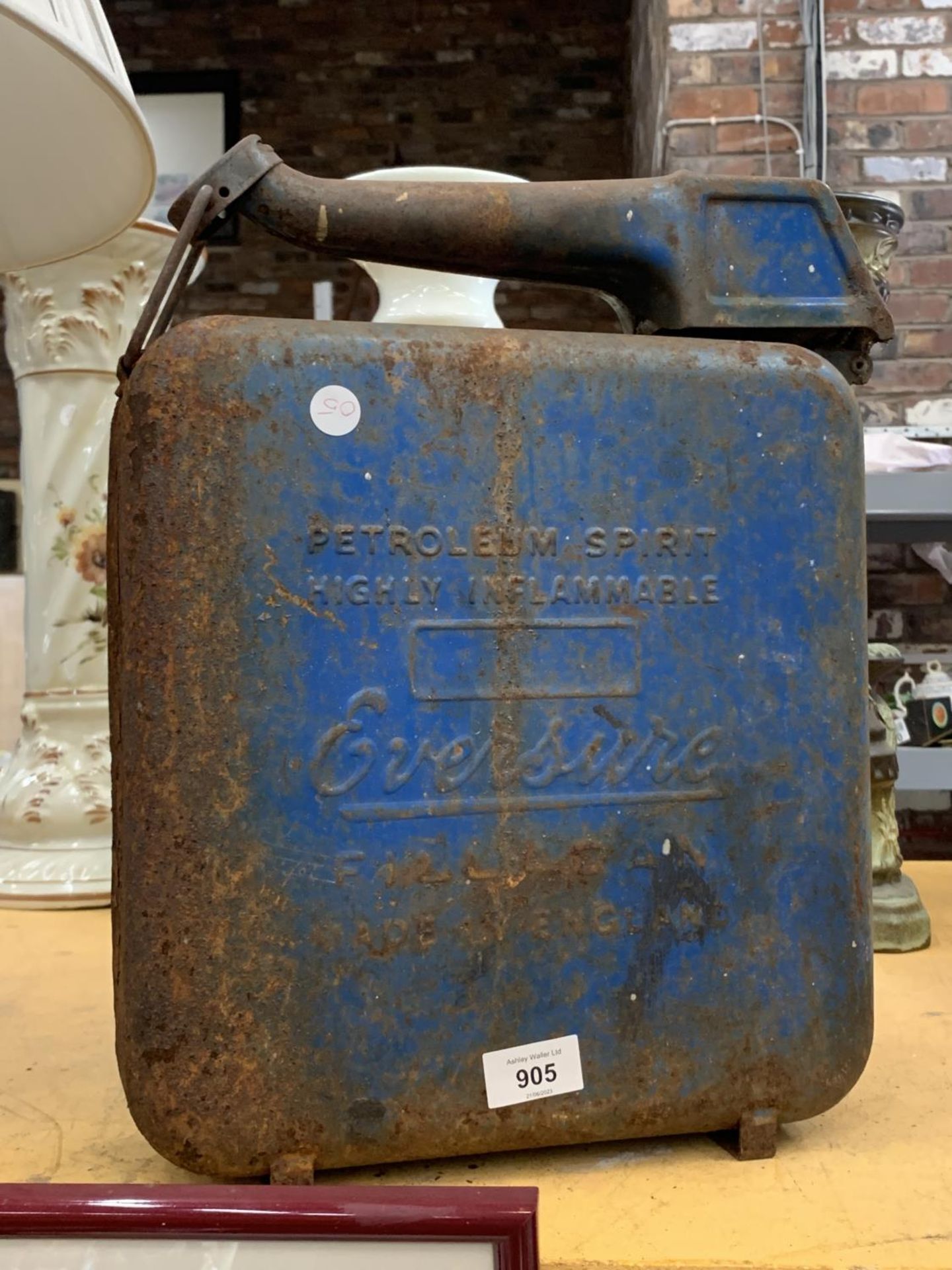 A VINTAGE 'EVERSURE' METAL NOZZLE PETROL CAN