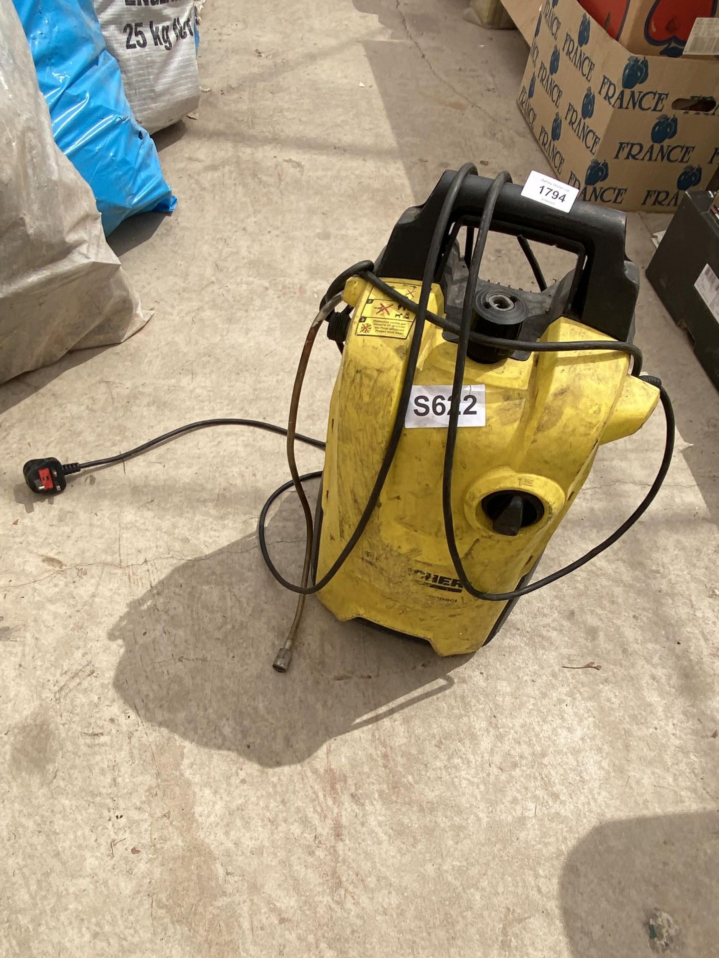 A KARCHER COMPACT ELECTRIC PRESSURE WASHER