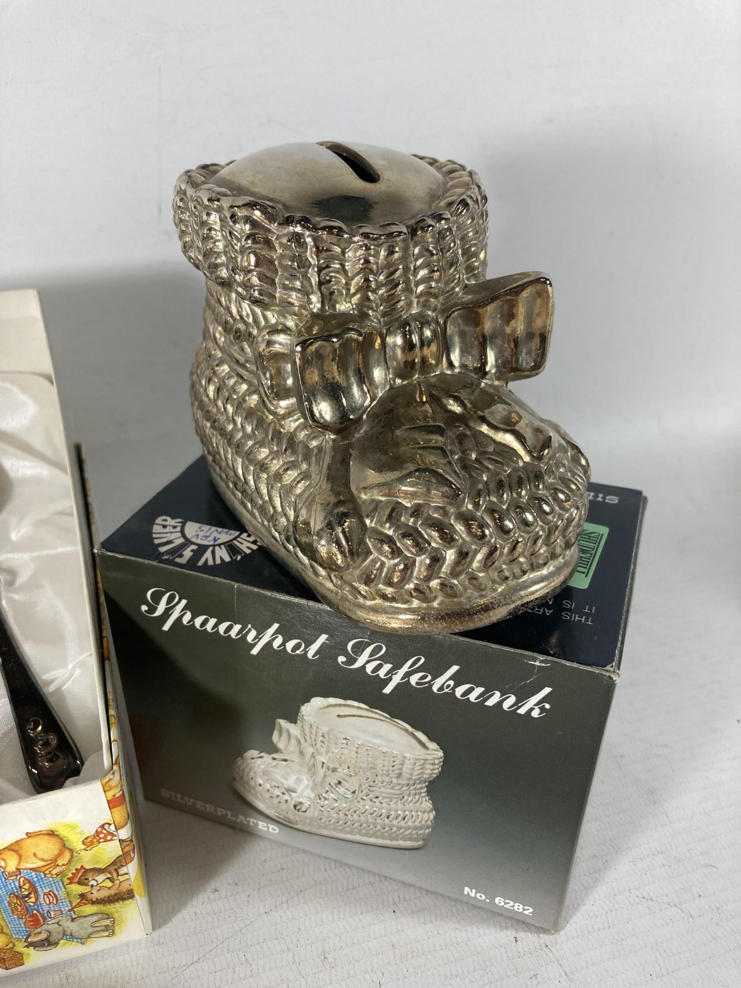 A QUANTITY OF SILVER PLATED BABY ITEMS TO INCLUDE A TANKARD, BOOTIE MONEY BOX, SMALL PLATE AND EGG - Image 4 of 5