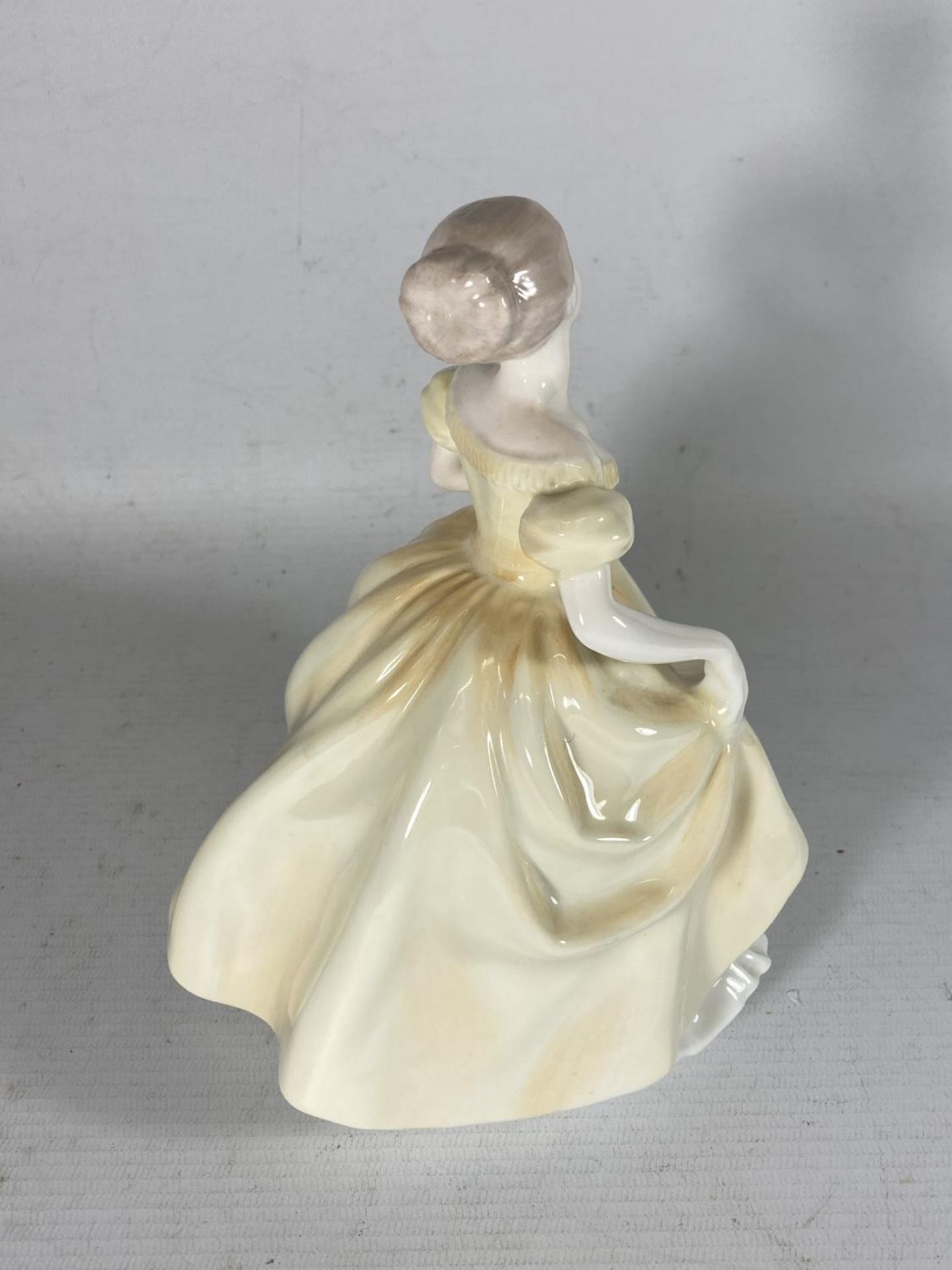 A COLAPORT LADIES OF FASHION EMILY FIGURINE - Image 2 of 3