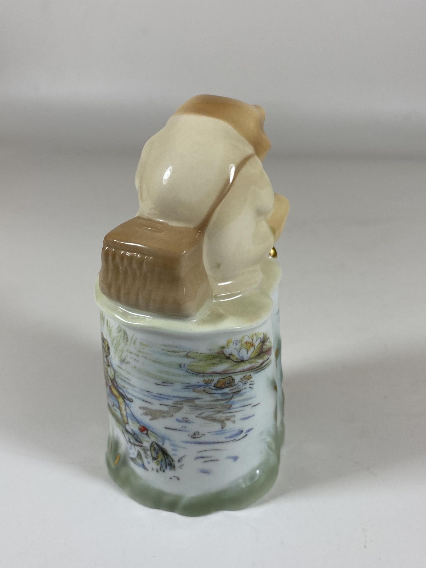 A LIMITED EDITION ROYAL WORCESTER MR JEREMY FISHER BEATRIX POTTER CANDLE SNUFFER, HEIGHT 11CM - Bild 2 aus 3