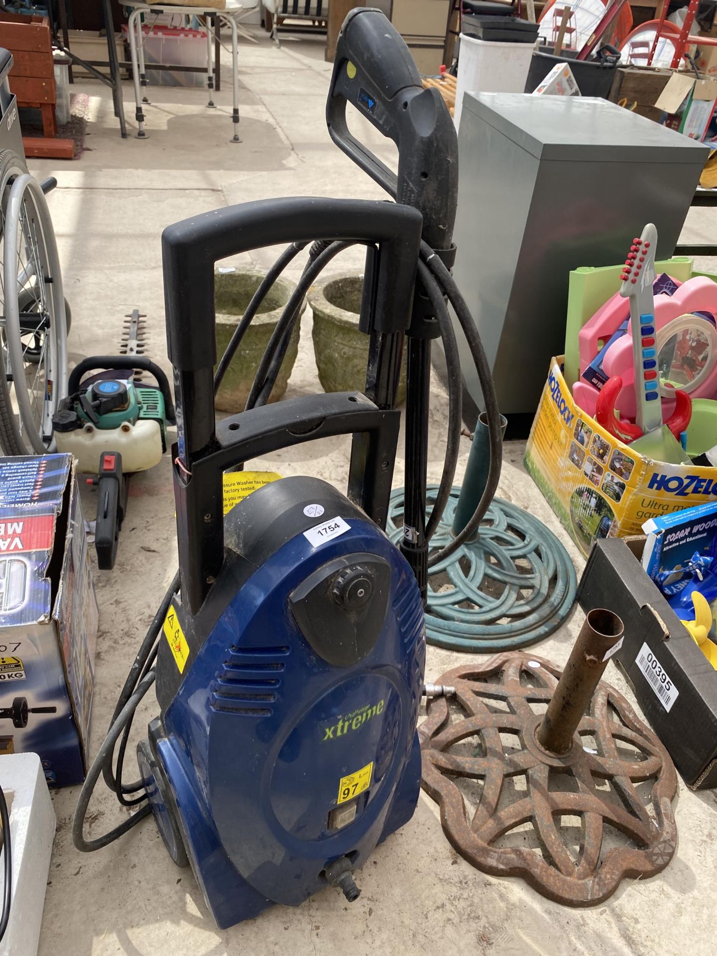 A CHALLENGE EXTREME ELECTRIC PRESSURE WASHER