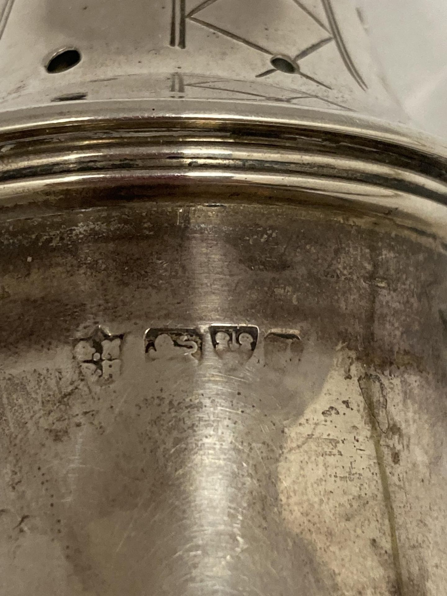 A CHESTER HALLMARKED SILVER LARGE SUGAR SIFTER - Image 3 of 3