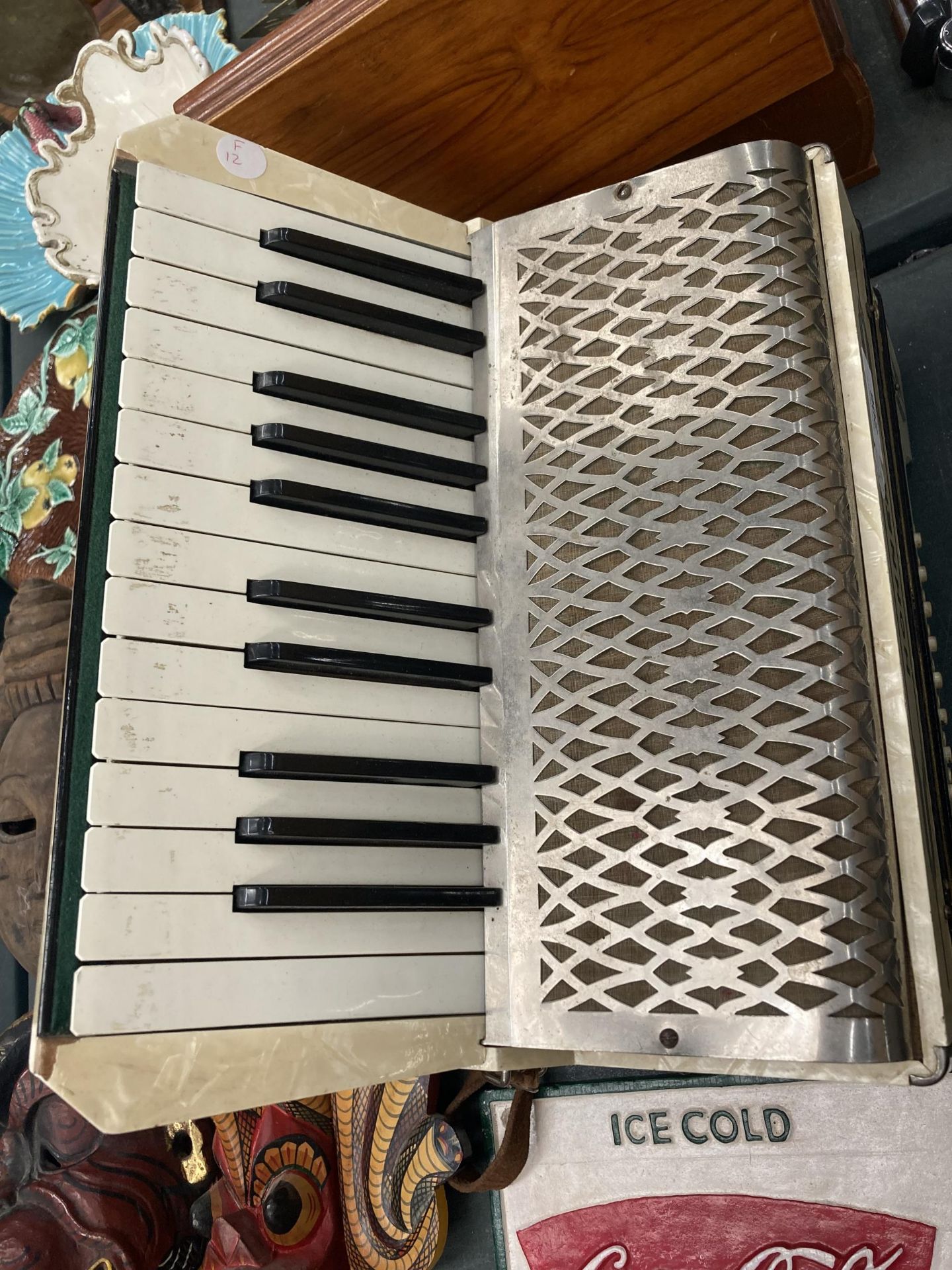 A HOHNER STUDENT III ACCORDIAN - Image 4 of 4