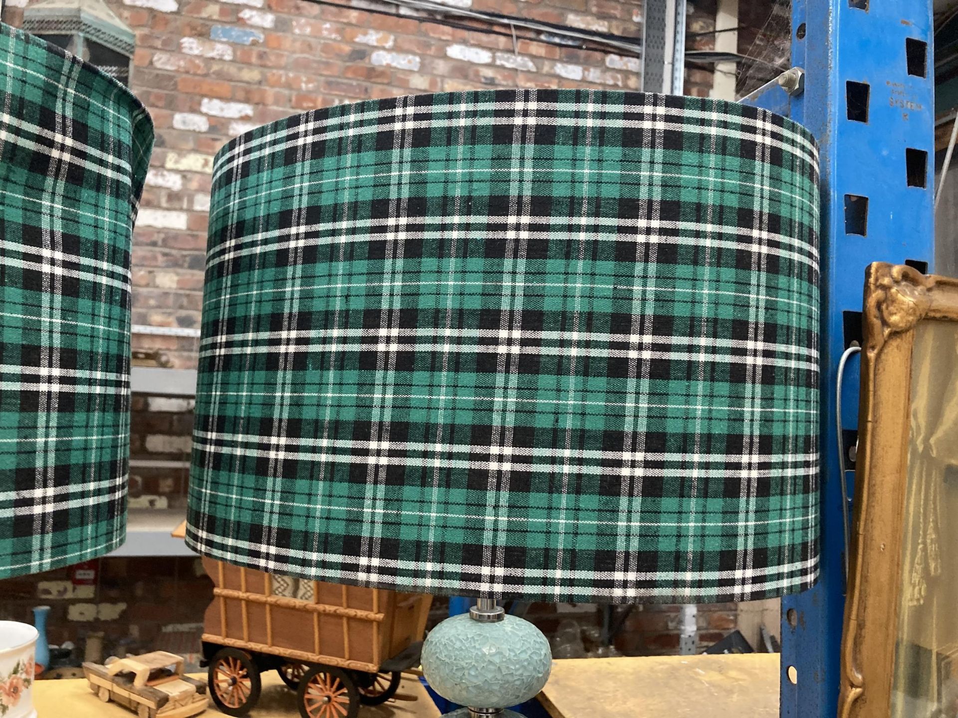 A PAIR OF TABLE LAMPS WITH TARTAN SHADES - Image 2 of 3