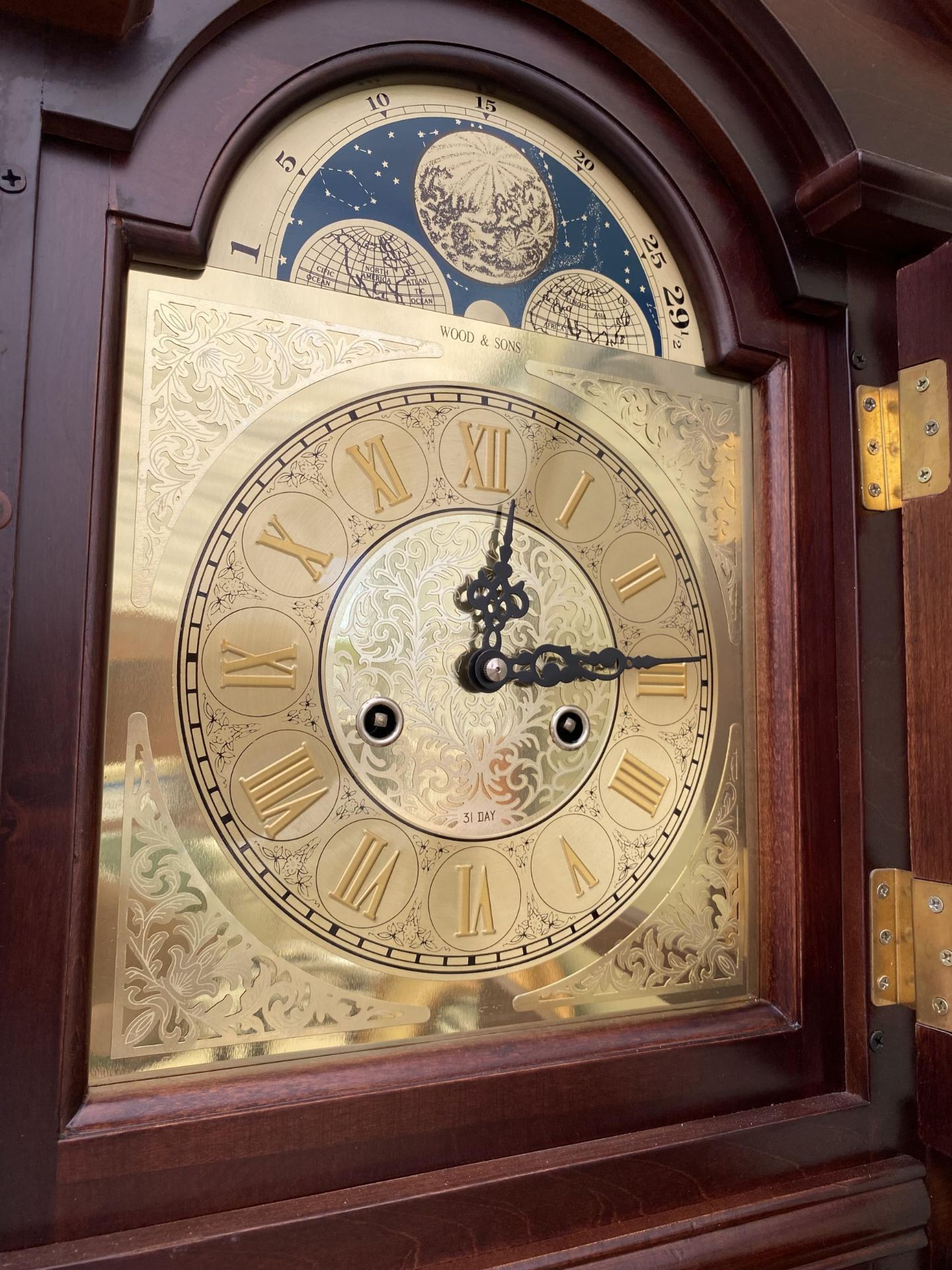 A WOOD & SONS LONGCASE CLOCK WITH BRASS DIAL, WEIGHTS, PENDULUM AND GLASS DOOR - Image 4 of 5