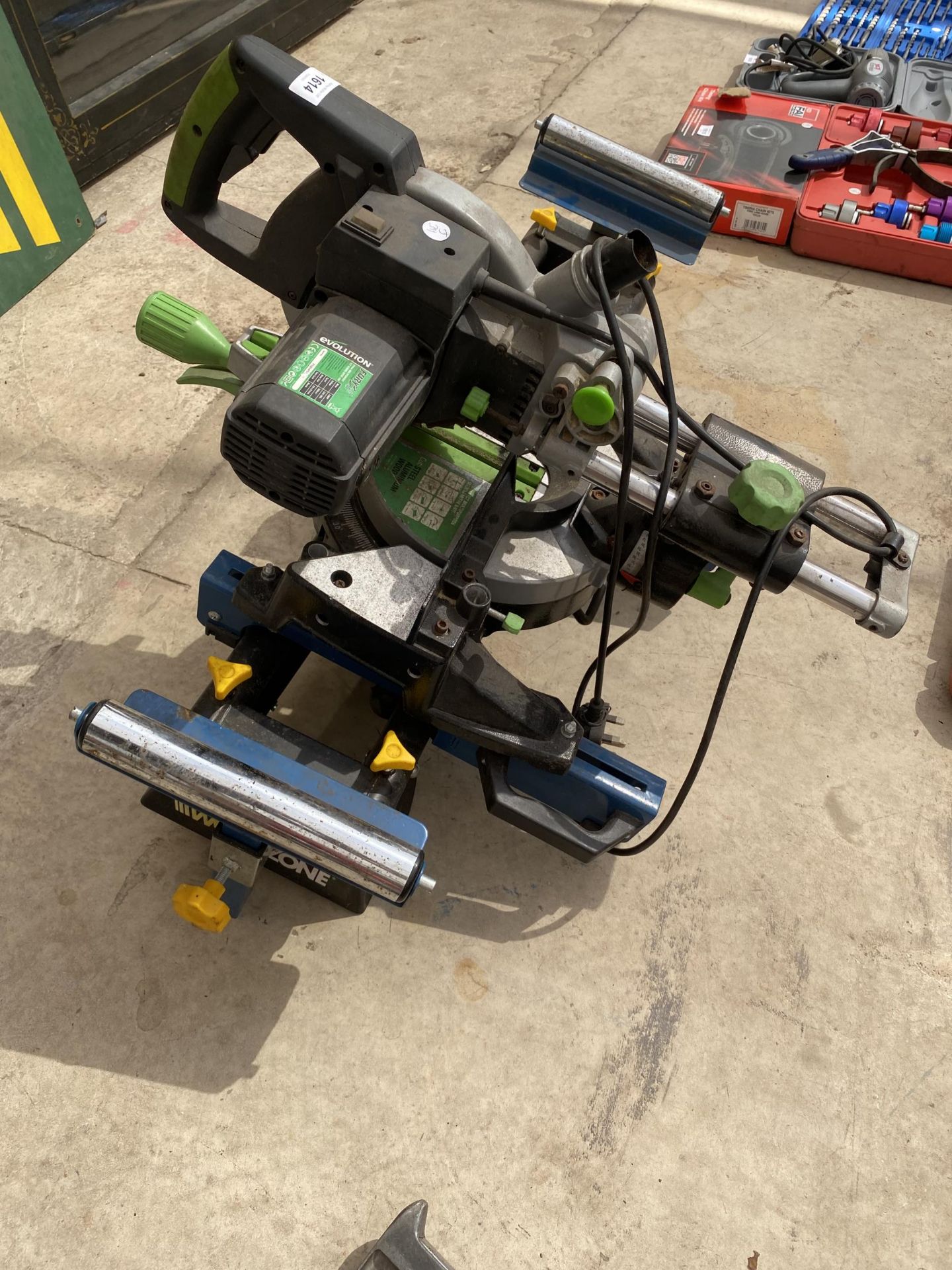 AN EVOLUTION ELECTIC MITRE SAW AND A WORKZONE WOOD ROLLER STAND - Image 2 of 3