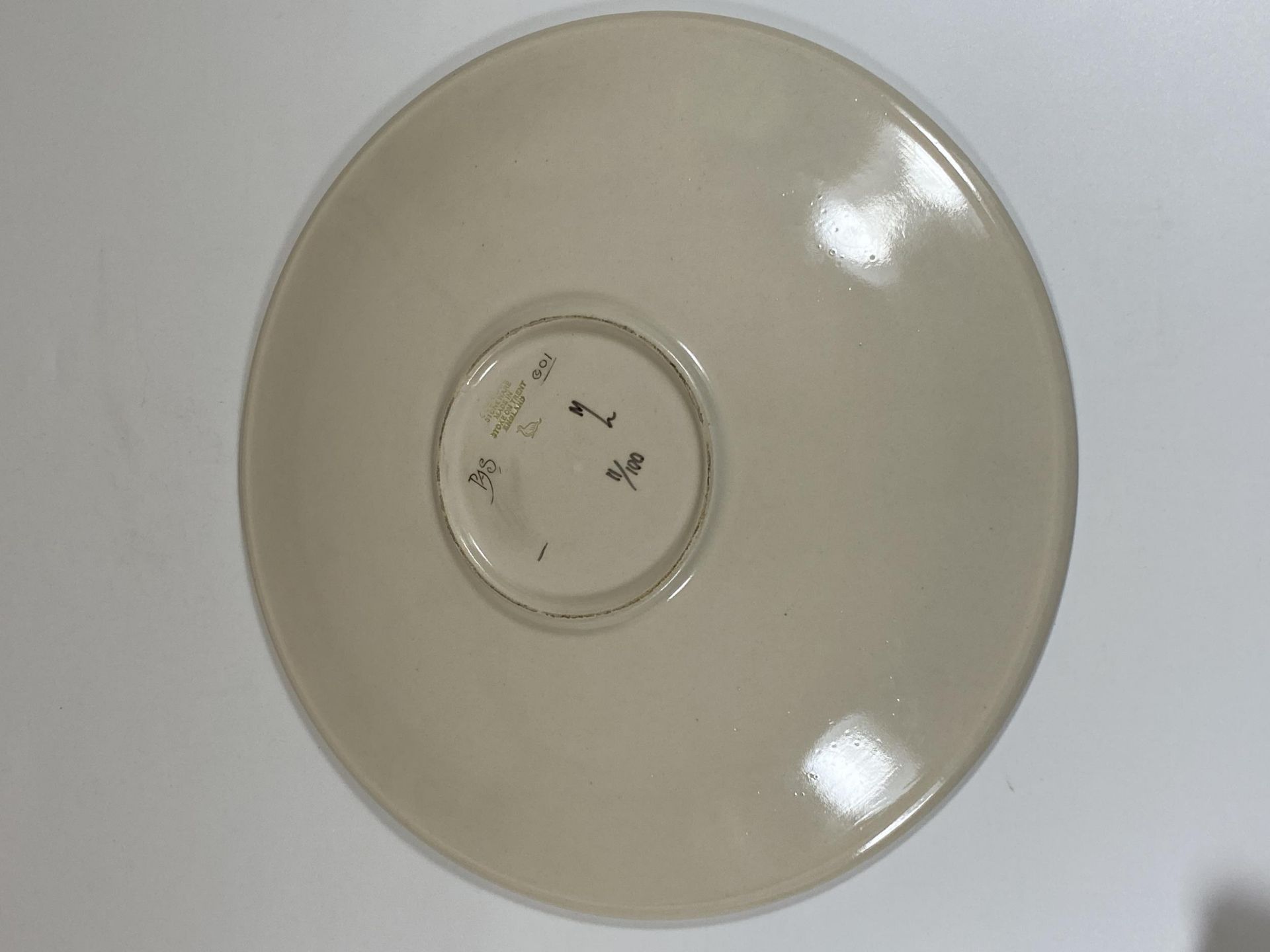 A LIMITED EDITION COBRIDGE STONEWARE FRUIT PLATE, NUMBER 11/100, DIAMETER 28CM - Image 3 of 3