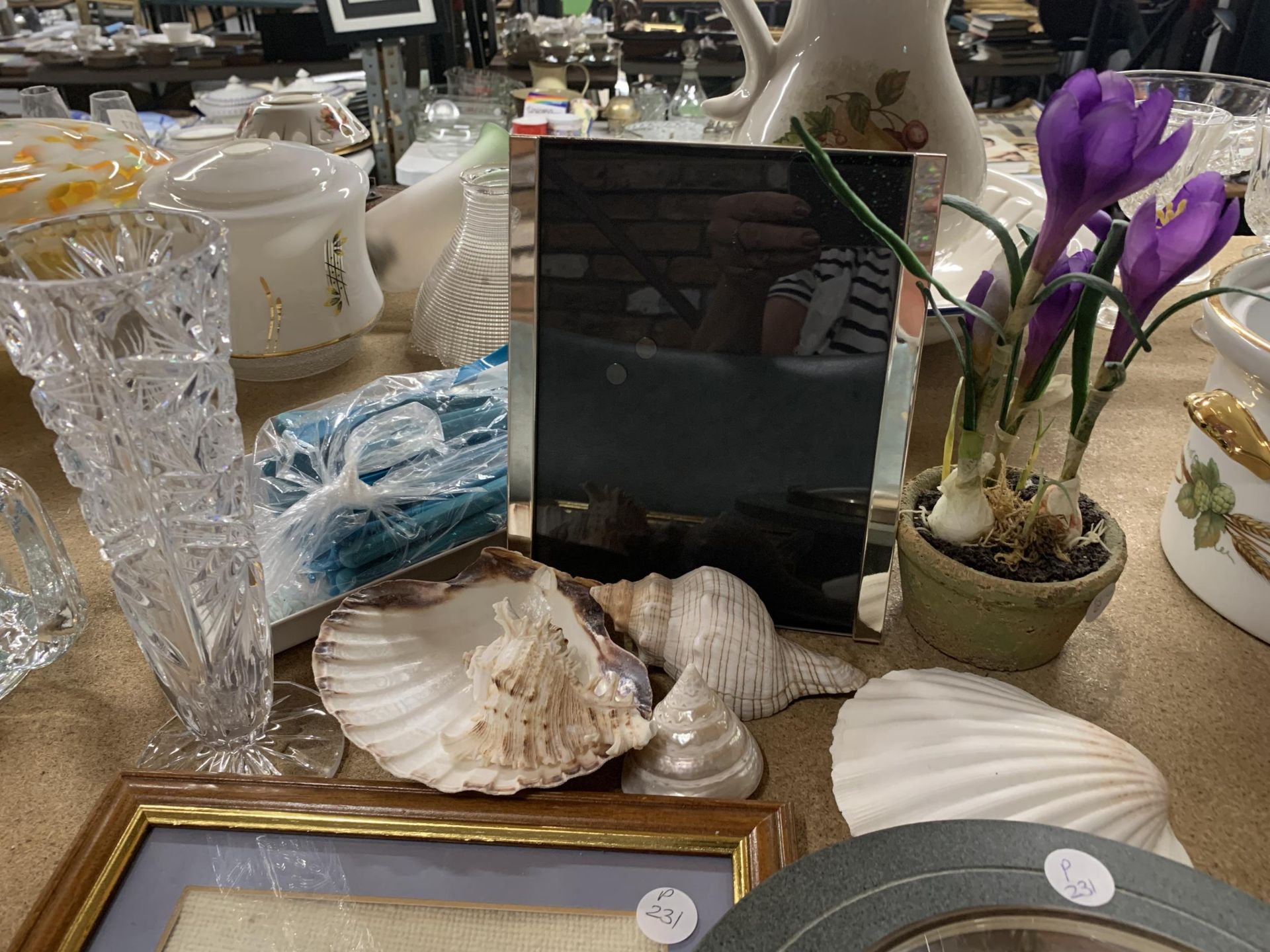 A MIXED LOT TO INCLUDE A SLATE CLOCK, SHELLS, A FRAMED CROSS STITCH, PHOTO FRAME, CUTLERY, VASE, ETC - Image 3 of 3