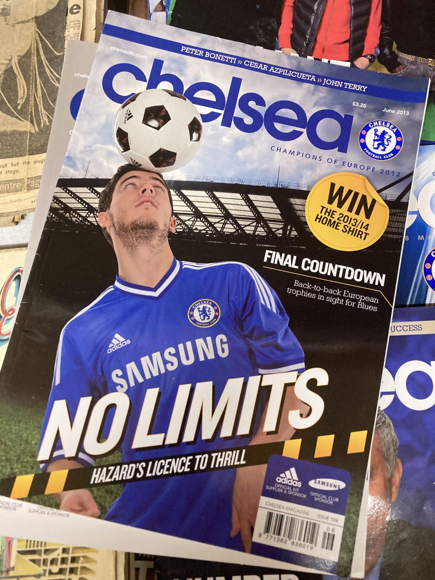 FORTY CHELSEA FC GLOSSY MONTHLY MAGAZINES - Bild 2 aus 5