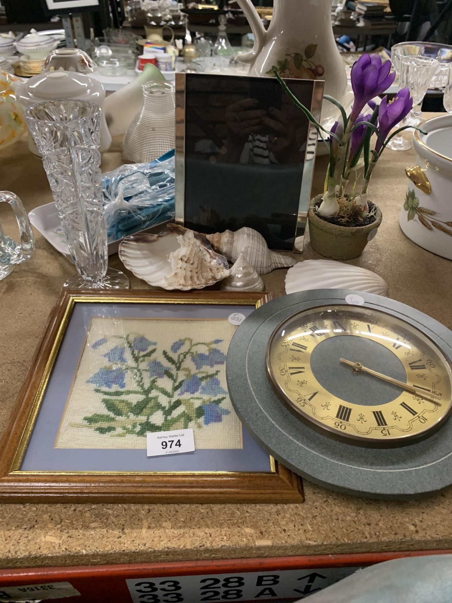 A MIXED LOT TO INCLUDE A SLATE CLOCK, SHELLS, A FRAMED CROSS STITCH, PHOTO FRAME, CUTLERY, VASE, ETC