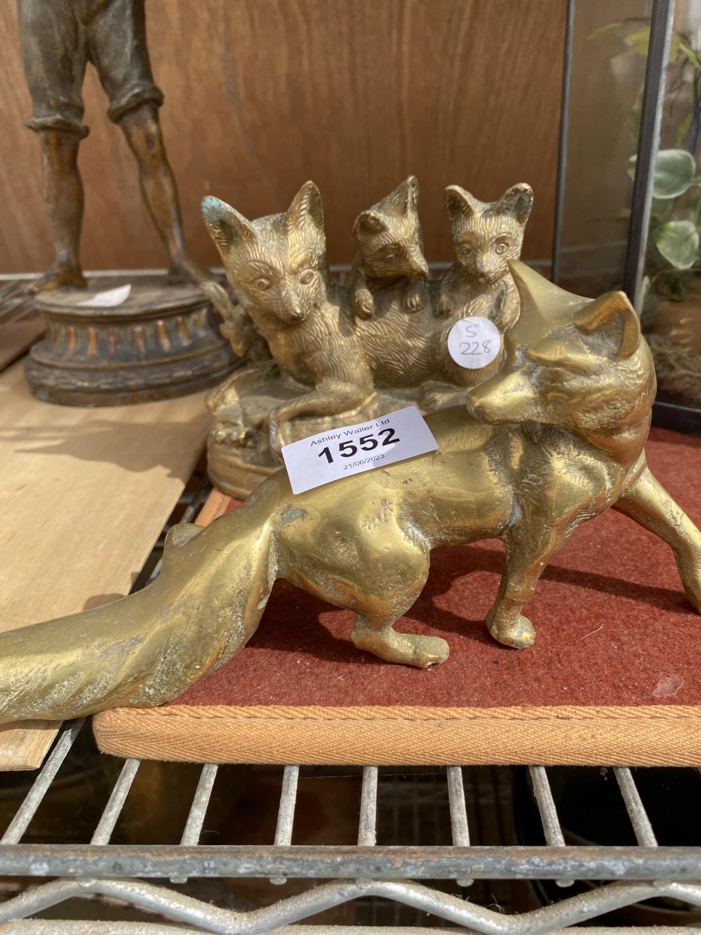 TWO VINTAGE BRASS FOX FIGURES - Image 2 of 2