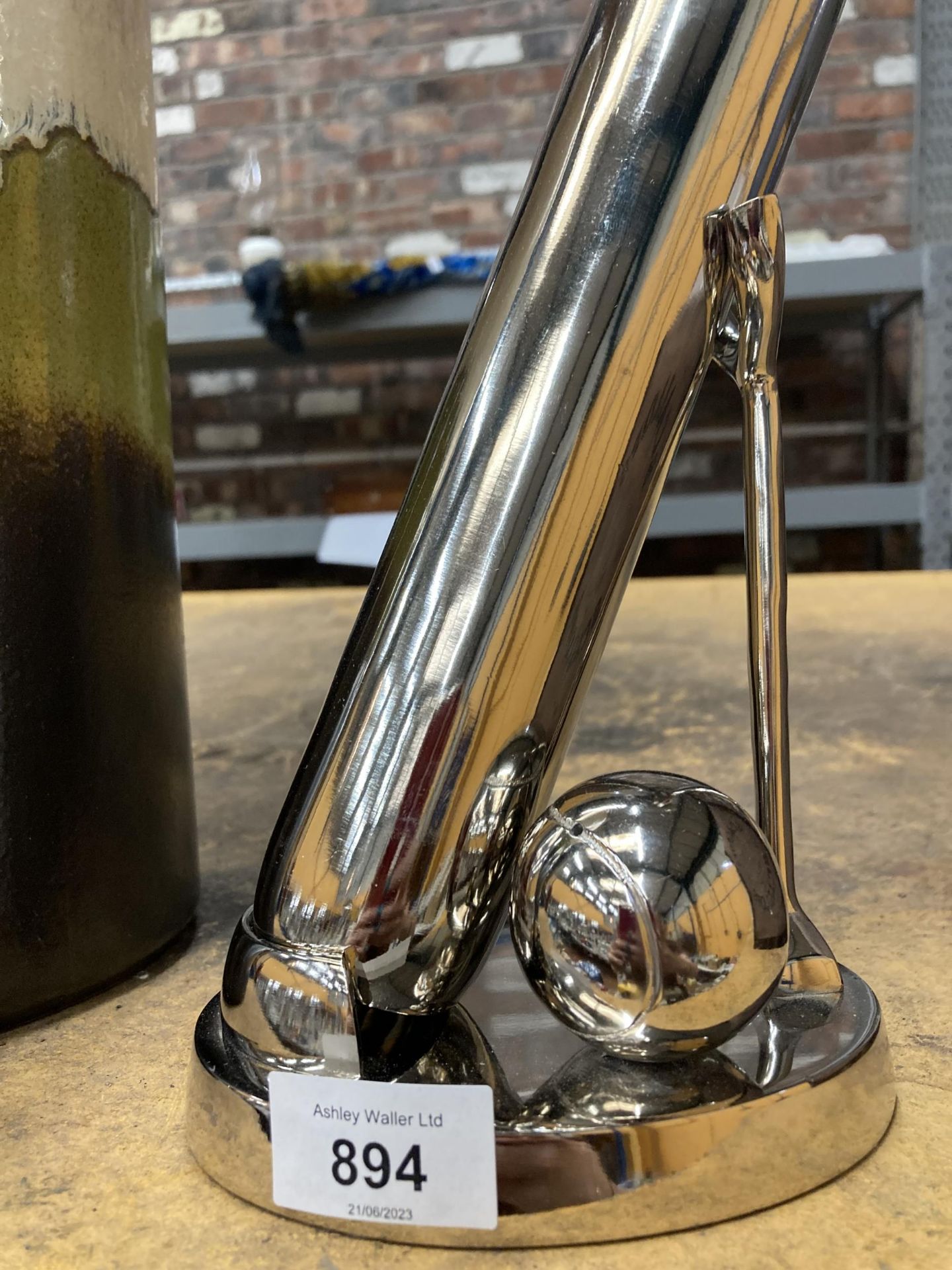 A CHROME BASEBALL BAT AND BALL ON A STAND - Image 2 of 3