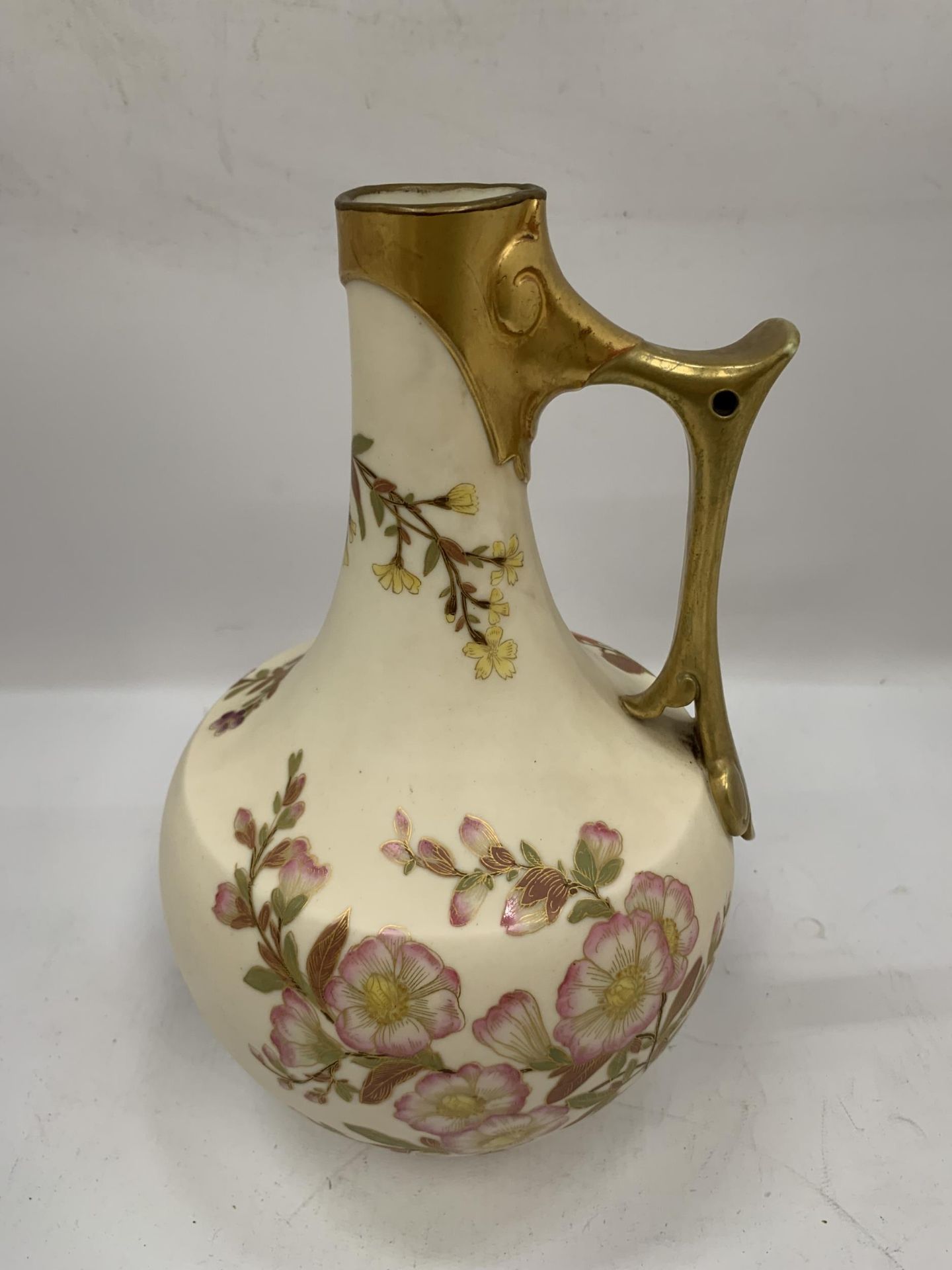 A ROYAL WORCESTER BLUSH IVORY HAND PAINTED JUG, HEIGHT 27CM - Image 2 of 4