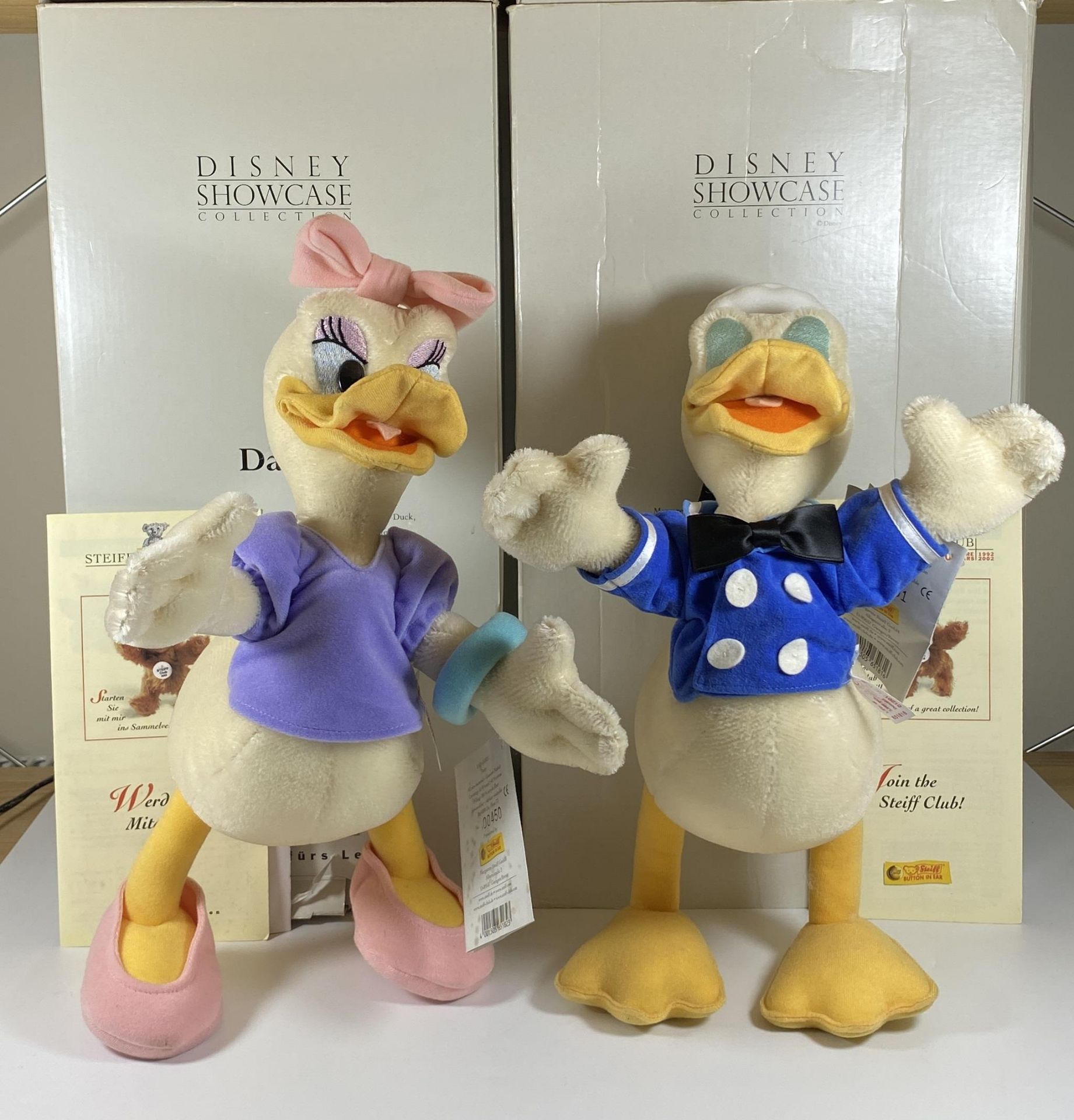 A PAIR OF LIMITED EDITION STEIFF MOHAIR DISNEY SHOWCASE COLLECTION SOFT TOY FIGURES, BOTH BOXED - Bild 2 aus 8