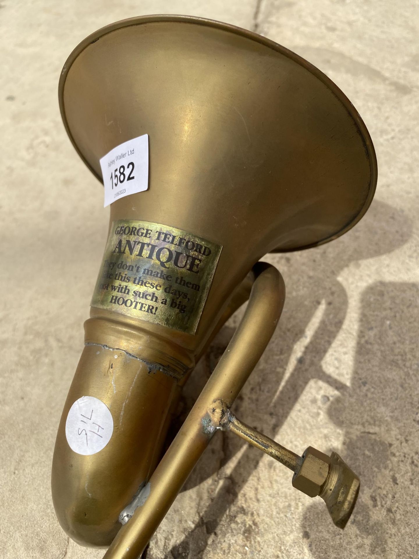 A VINTAGE BRASS CAR HORN - Bild 2 aus 3