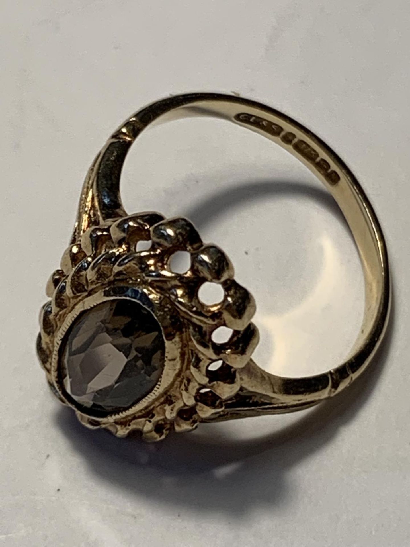 A 9 CARAT GOLD RING WITH AN OVAL SOLITAIRE STONE SIZE K GROSS WEIGHT 2.58 GRAMS - Image 3 of 3