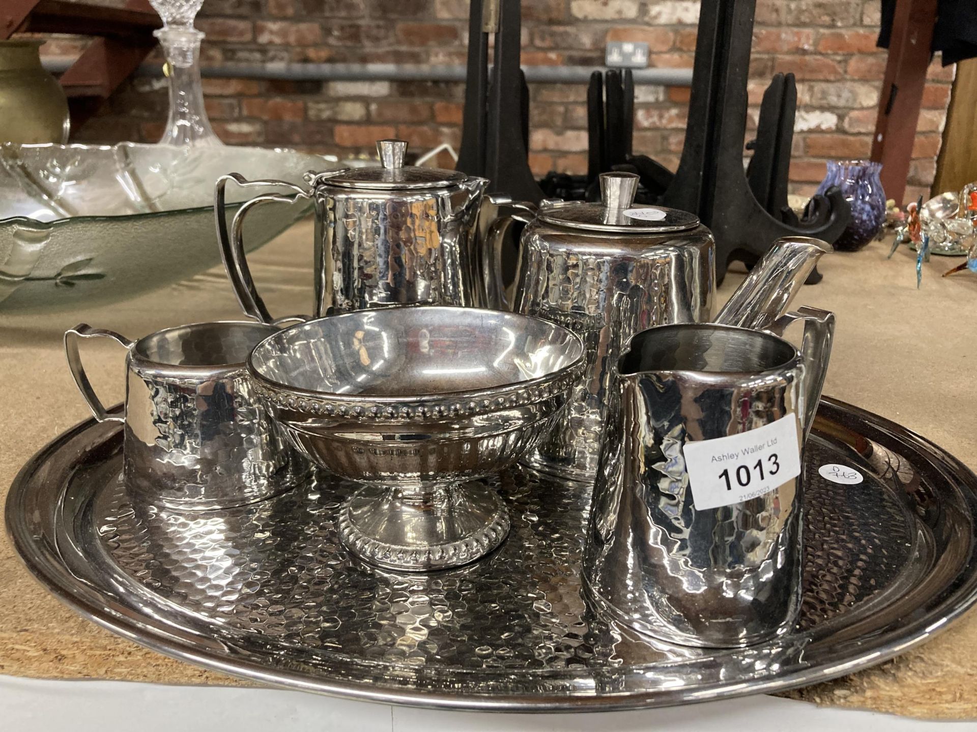 A SILVER PLATED OLD HALL TEASET TO INCLUDE A TRAY, TEAPOT, HOT WATER JUG, CREAM JUG AND SUGAR BOWLS - Image 2 of 2