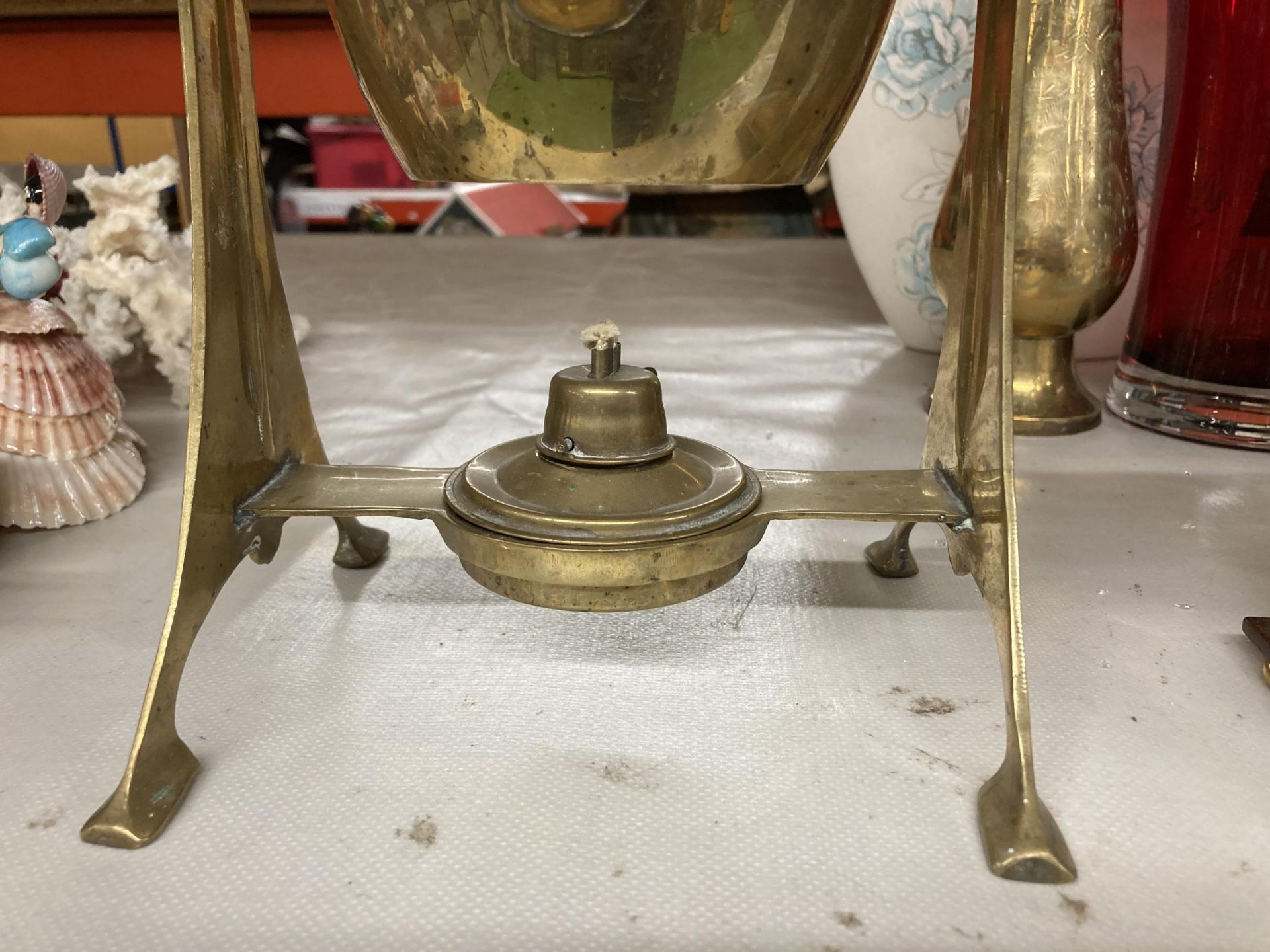 A VINTAGE BRASS SPIRIT KETTLE - Image 2 of 4