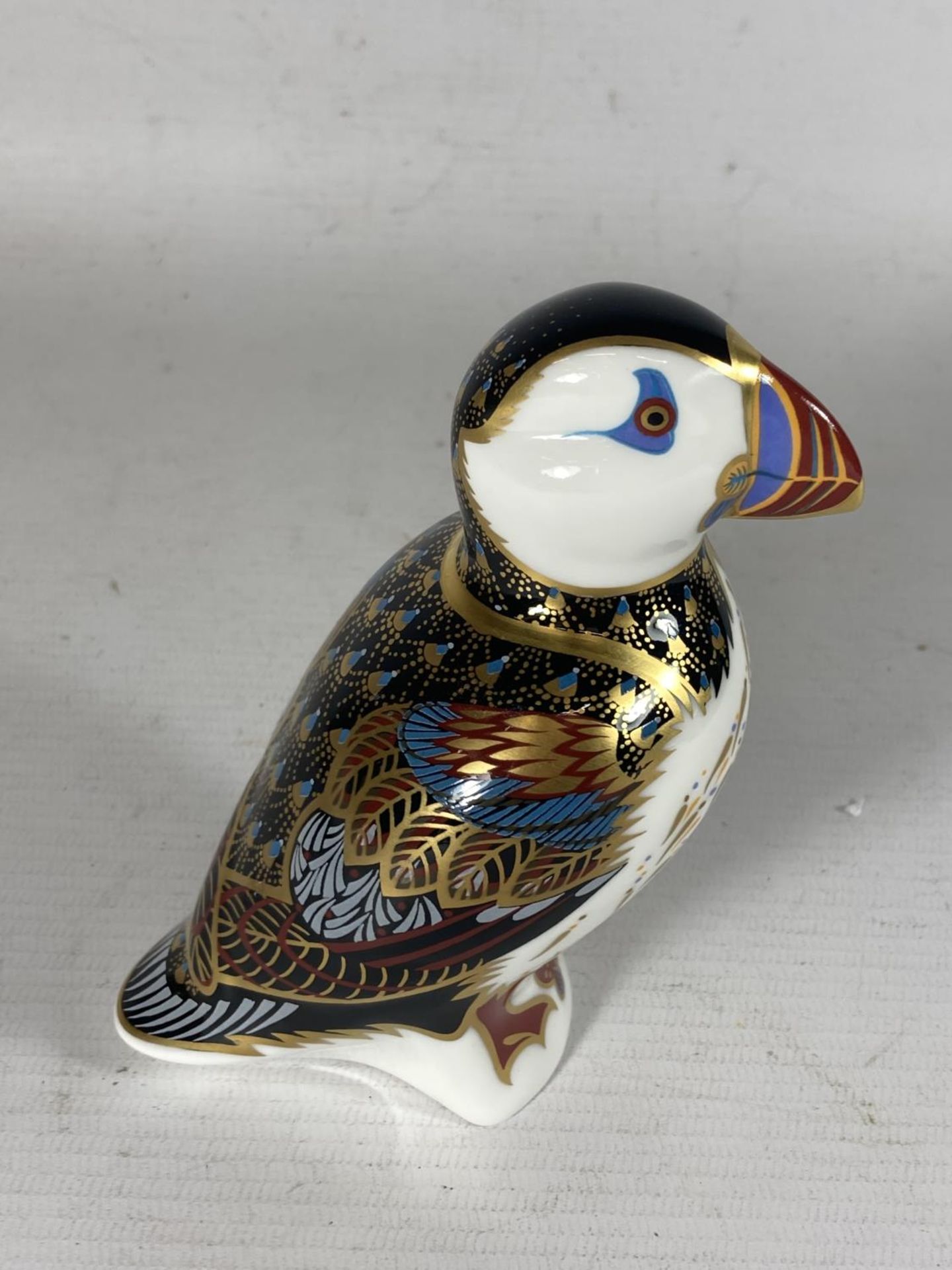 A ROYAL CROWN DERBY PUFFIN PAPERWEIGHT, SILVER STOPPER - Image 2 of 3