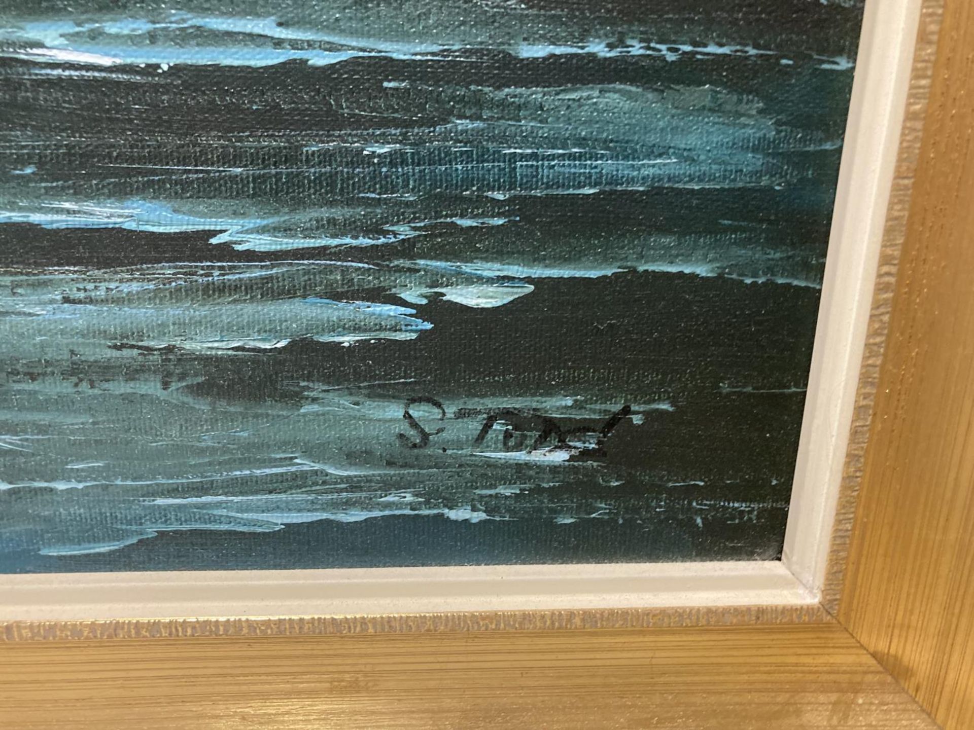 A MODERN GILT FRAMED OIL PAINTING OF CRASHING WAVES, SIGNED S.TODD - Image 3 of 4