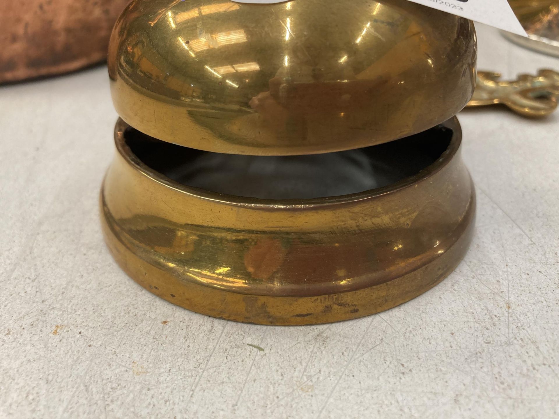 A VINTAGE BRASS HOTEL / RECEPTION BELL - Image 2 of 3
