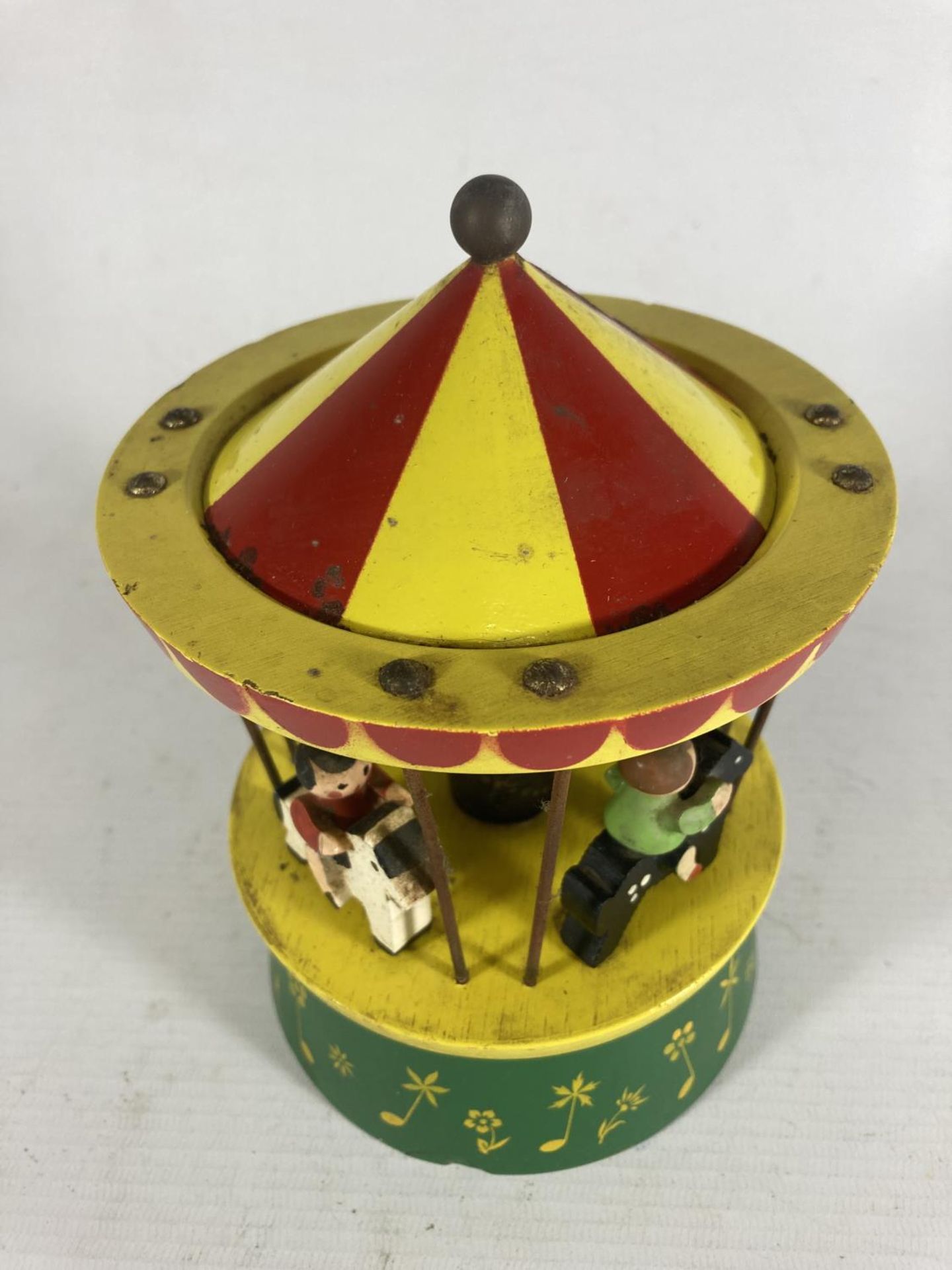 A RARE VINTAGE REUGE WODDEN MERRY-GO-ROUND WITH SWISS MUSICAL MOVEMENT - Image 3 of 4