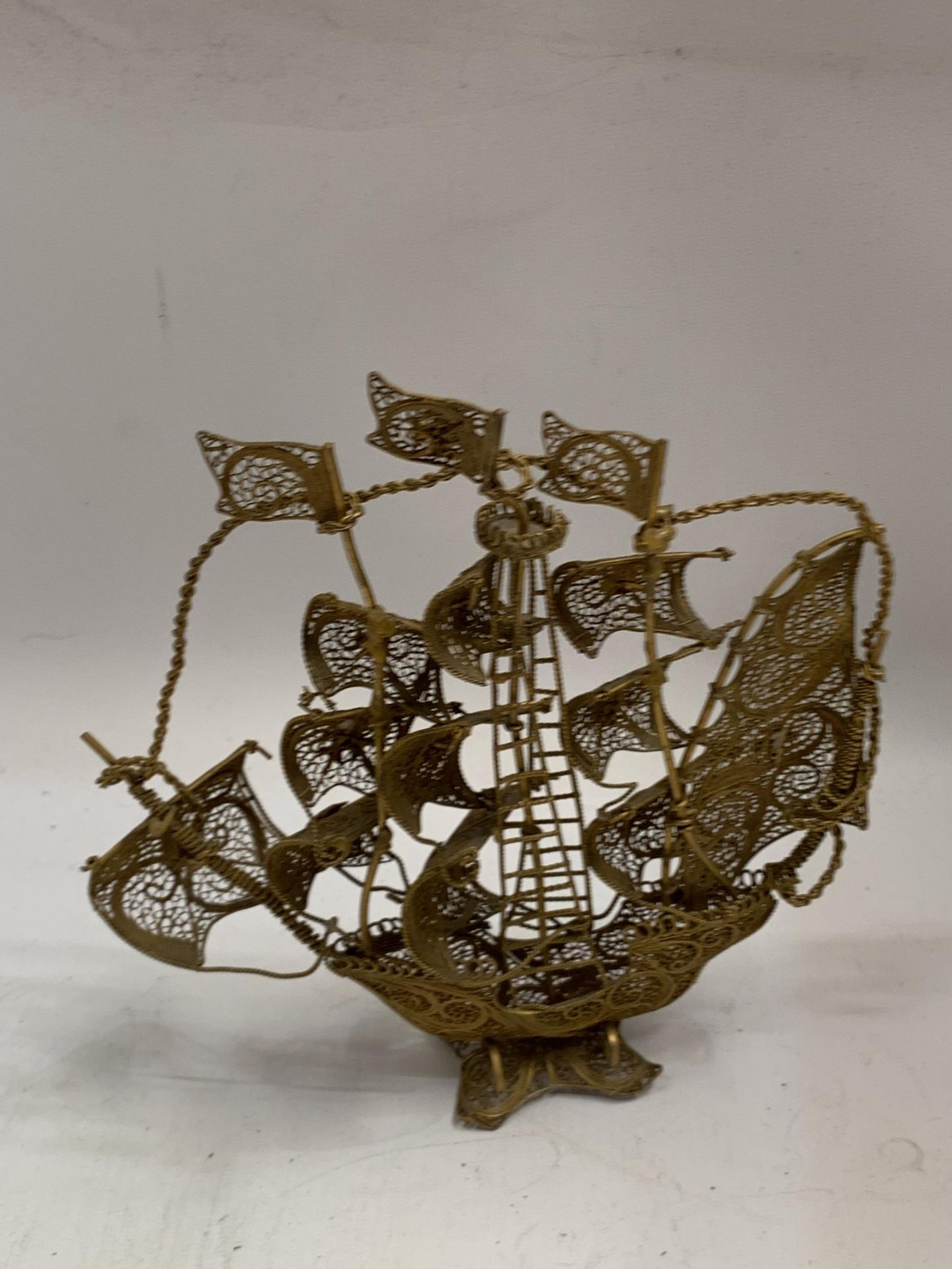 AN ORNATE GILT FILIGREE MODEL OF A SAILING SHIP, HEIGHT 21CM - Image 2 of 3