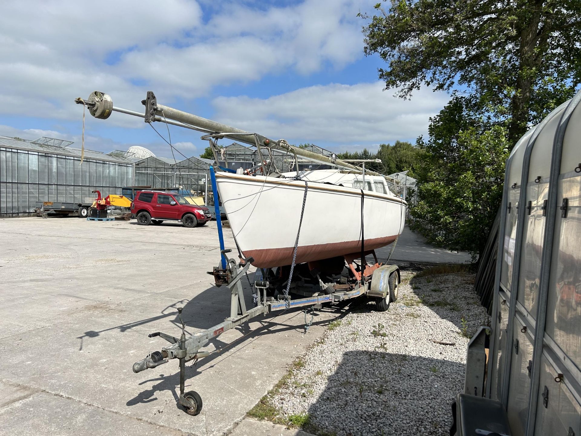 A JAGUAR 22 YACHT (ONLY THE YACHT, NOT TRAILER WHICH IS AVAILABLE AT AN EXTRA COST OF £1200) NEW - Image 4 of 8