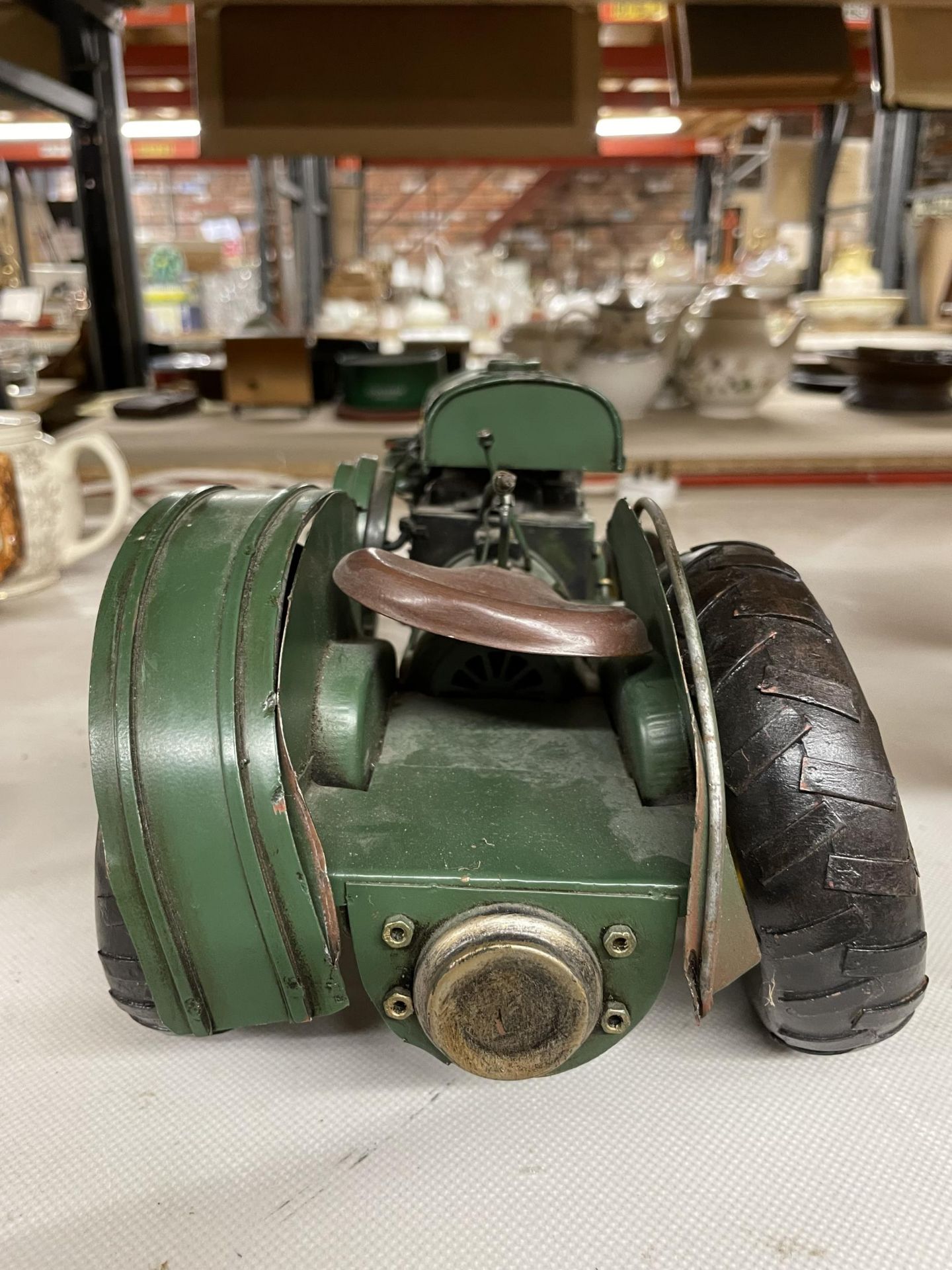 A TIN PLATE MODEL OF A 1931 JOHN DEERE TRACTOR - Image 2 of 4