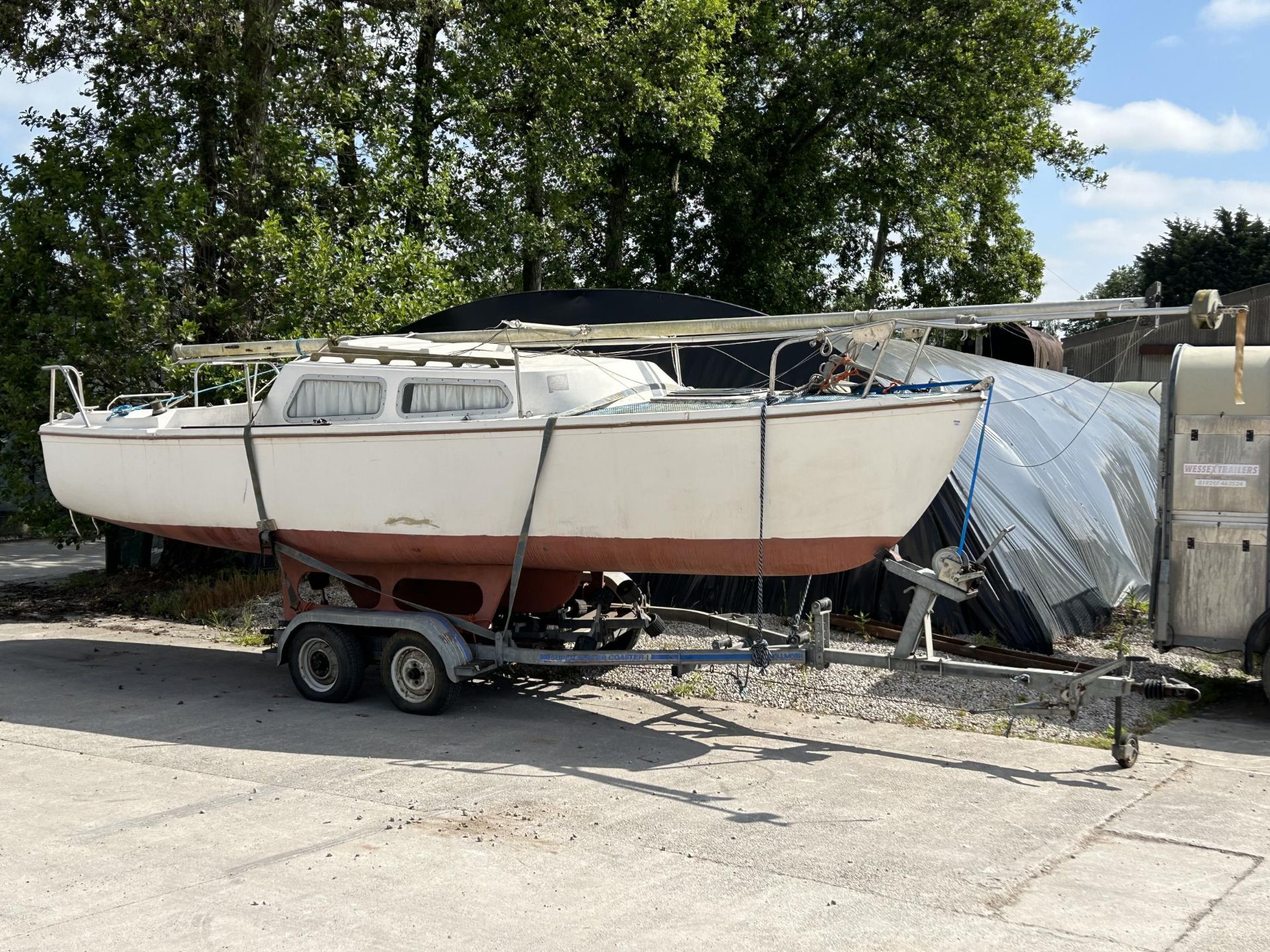 A JAGUAR 22 YACHT (ONLY THE YACHT, NOT TRAILER WHICH IS AVAILABLE AT AN EXTRA COST OF £1200) NEW