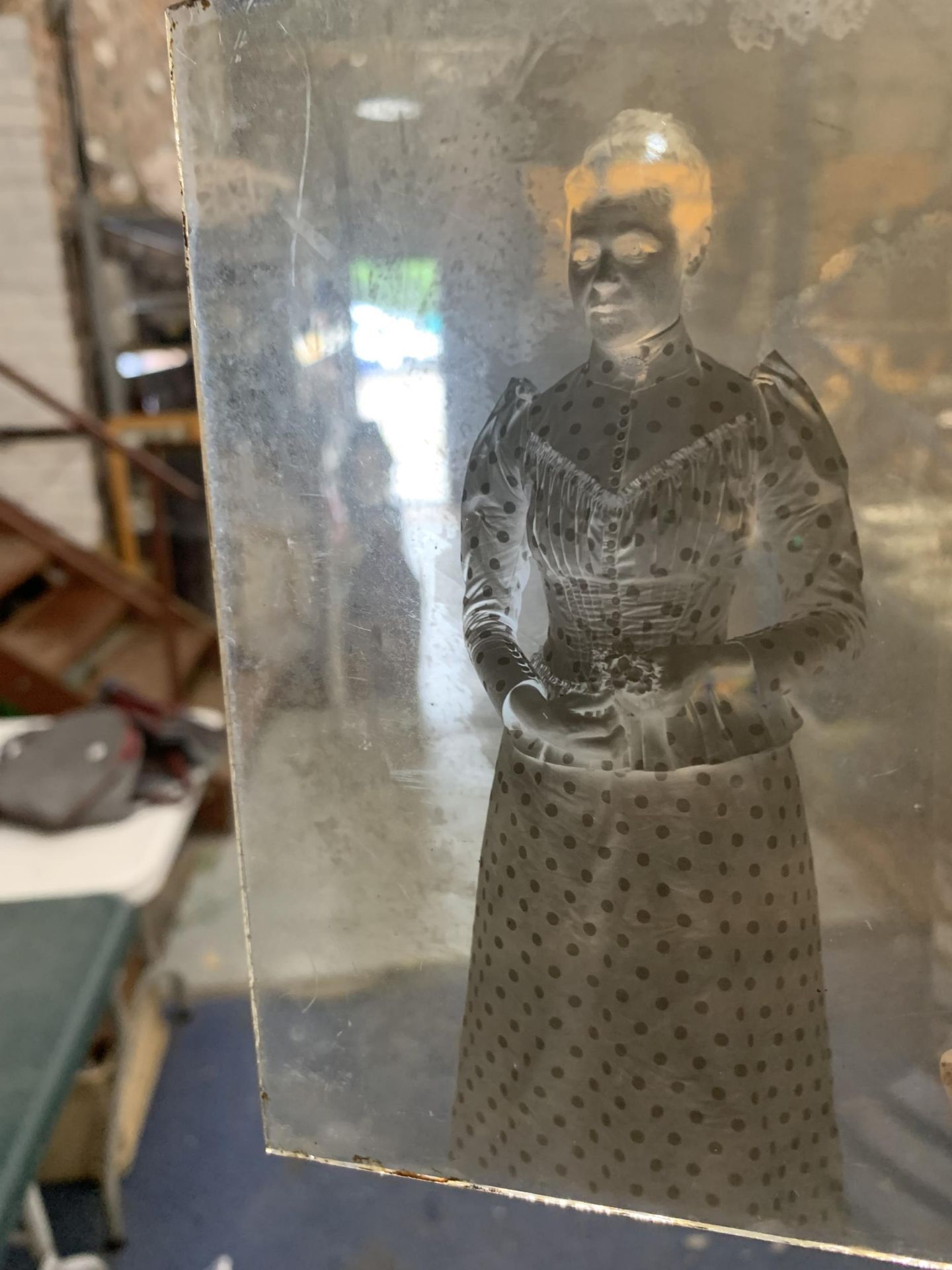 A COLLECTION OF GLASS ILFORD DRY PLATES WITH PHOTOGRAPHIC IMAGES ON THEM - Image 4 of 5