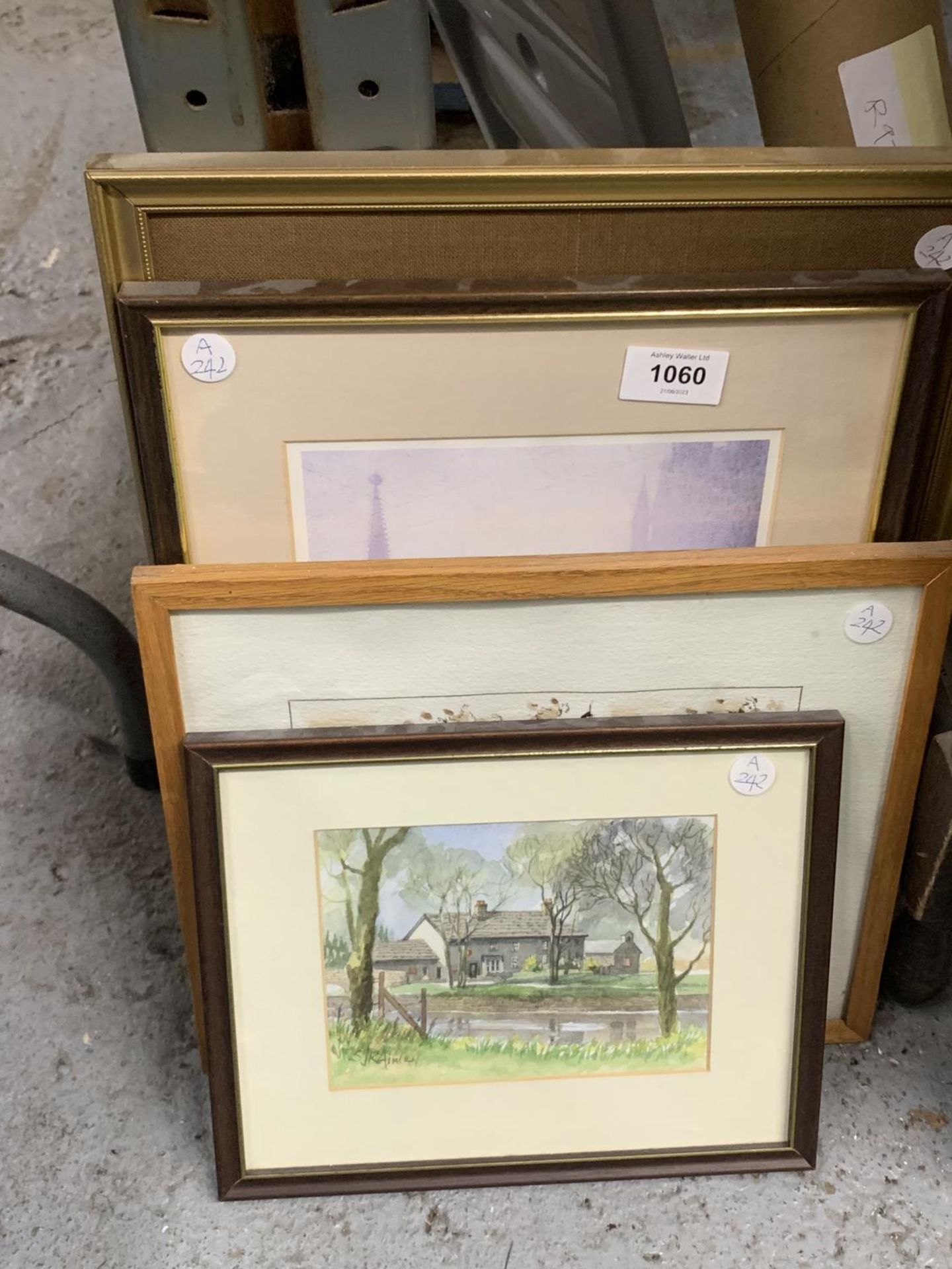 A GROUP OF FOUR PICTURES TO INCLUDE A WATERCOLOUR OF A HOUSE, FRAMED PRINTS, ETC