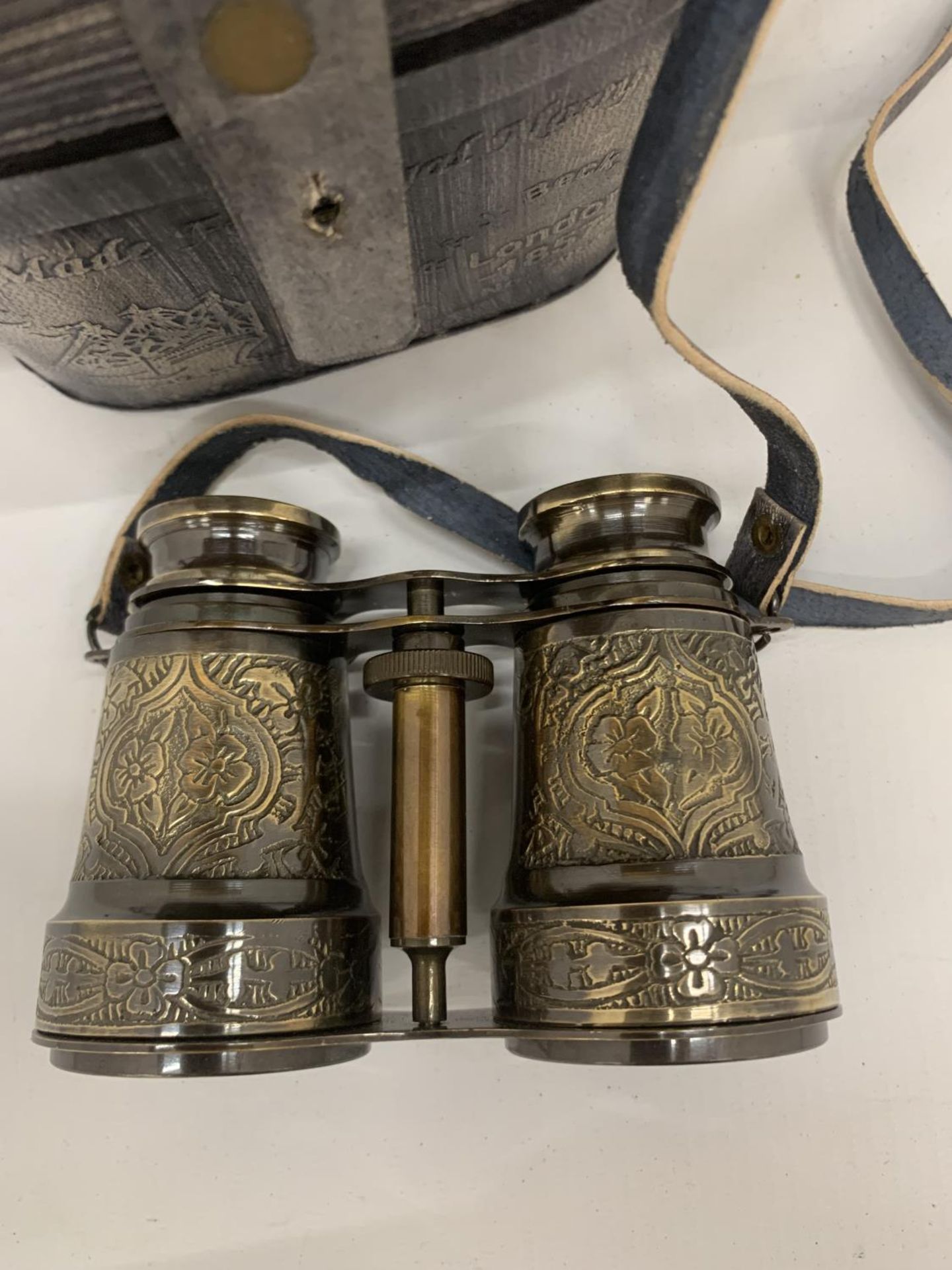 A PAIR OF BRASS BINOCULARS IN A ROYAL NAVY CASE - Image 2 of 2