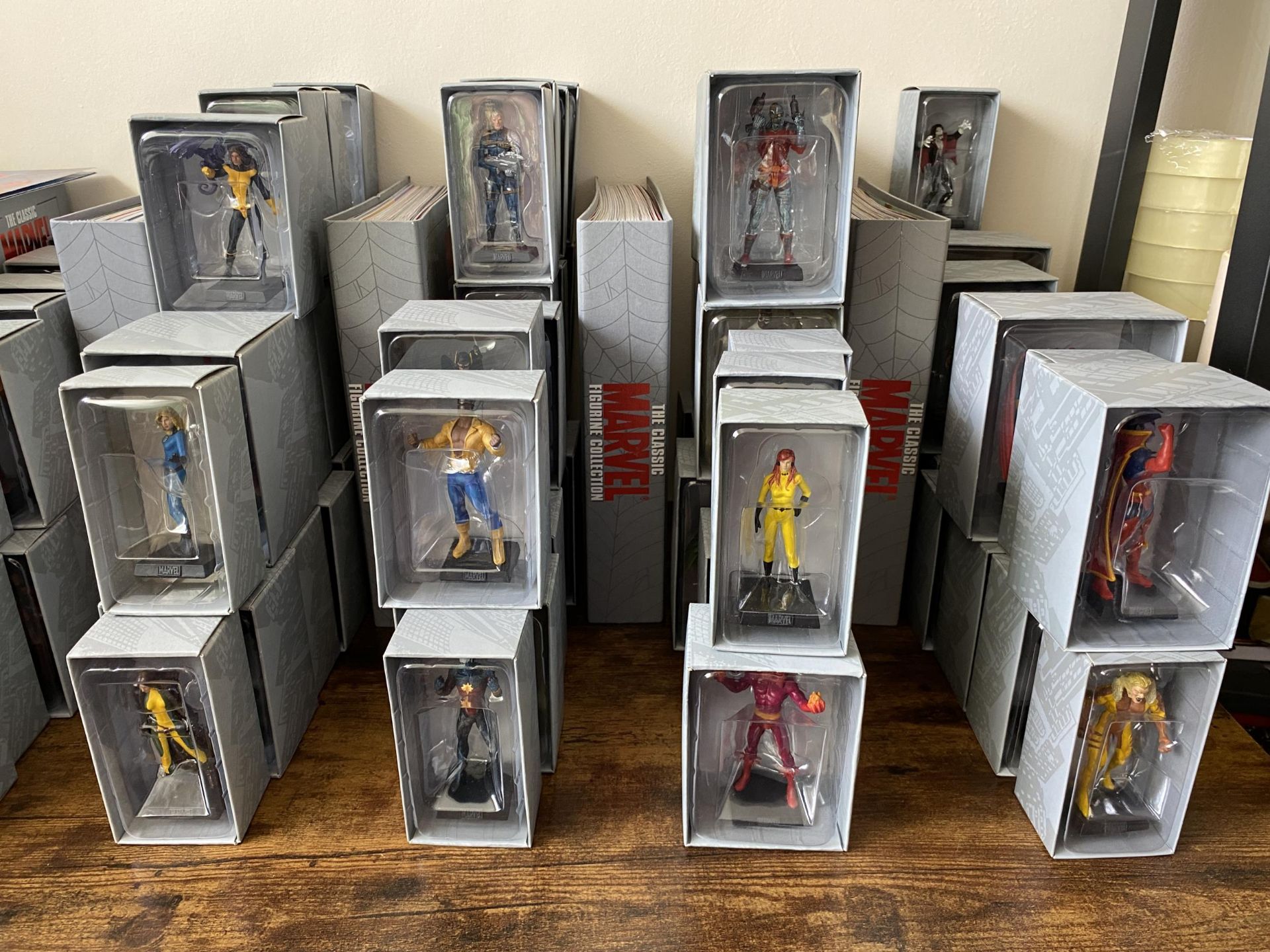 A COMPLETE SET OF 1-200 THE CLASSIC MARVEL COLLECTION FIGURES, ALL BOXED AS NEW COMPLETE WITH 200 - Image 4 of 12