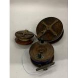 A COLLECTION OF THREE VINTAGE WOODEN FISHING REELS