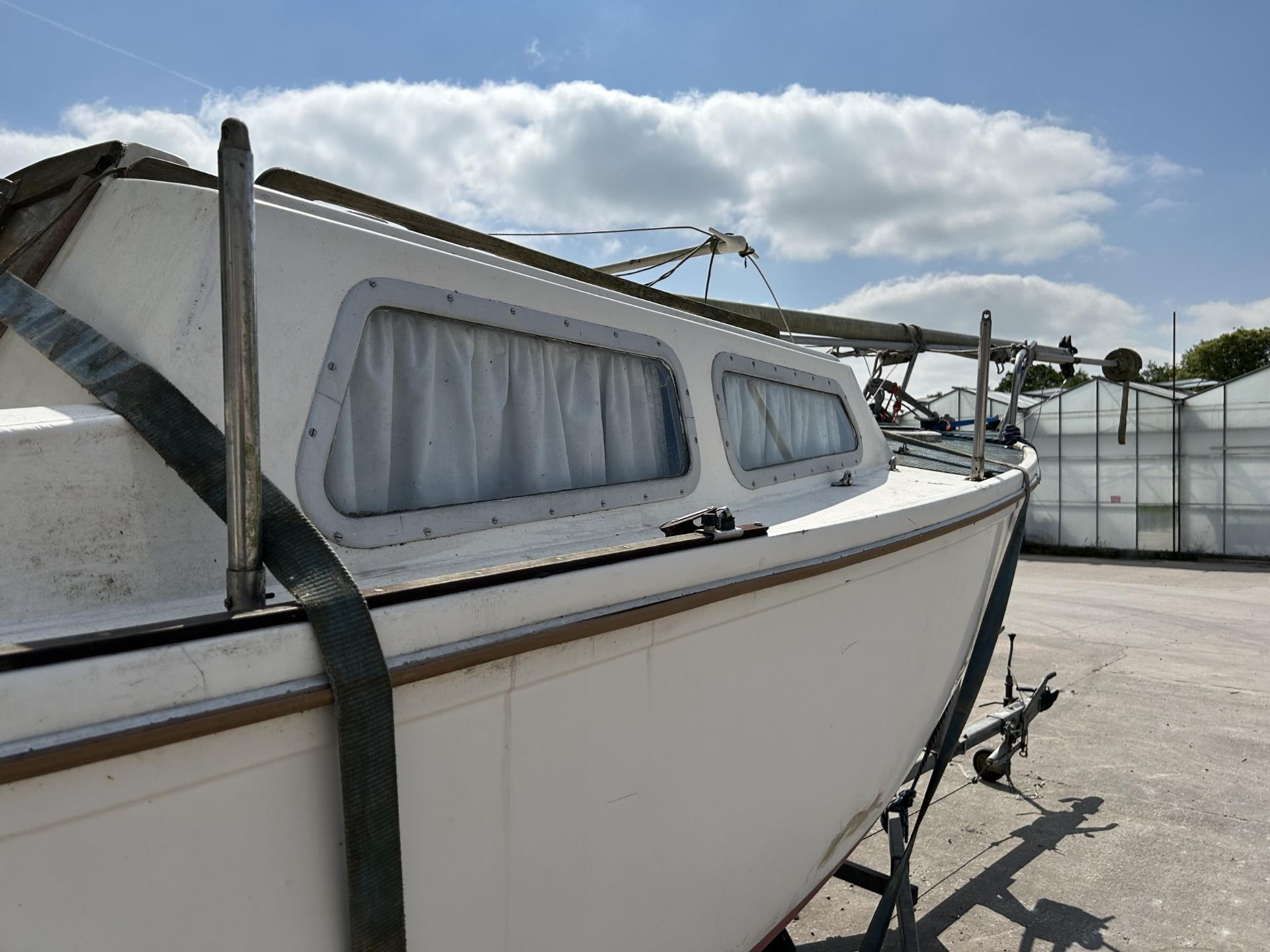A JAGUAR 22 YACHT (ONLY THE YACHT, NOT TRAILER WHICH IS AVAILABLE AT AN EXTRA COST OF £1200) NEW - Image 8 of 8