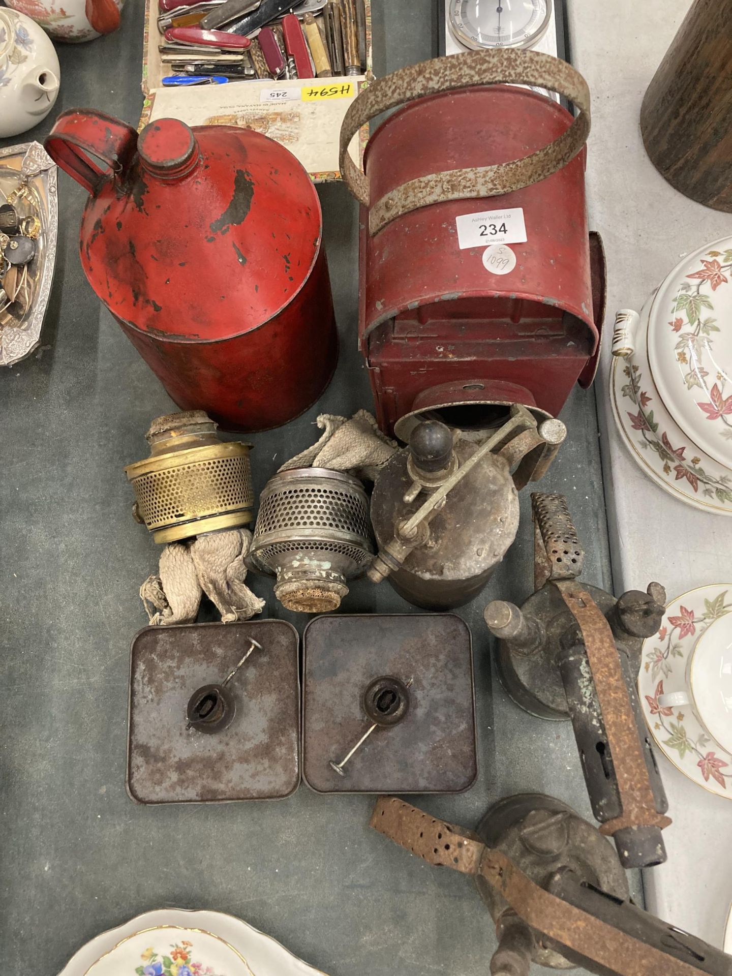 A MIXED LOT OF VINTAGE METAL ITEMS, GAS CAN, BLOW TORCHES, LANTERN ETC - Image 6 of 6