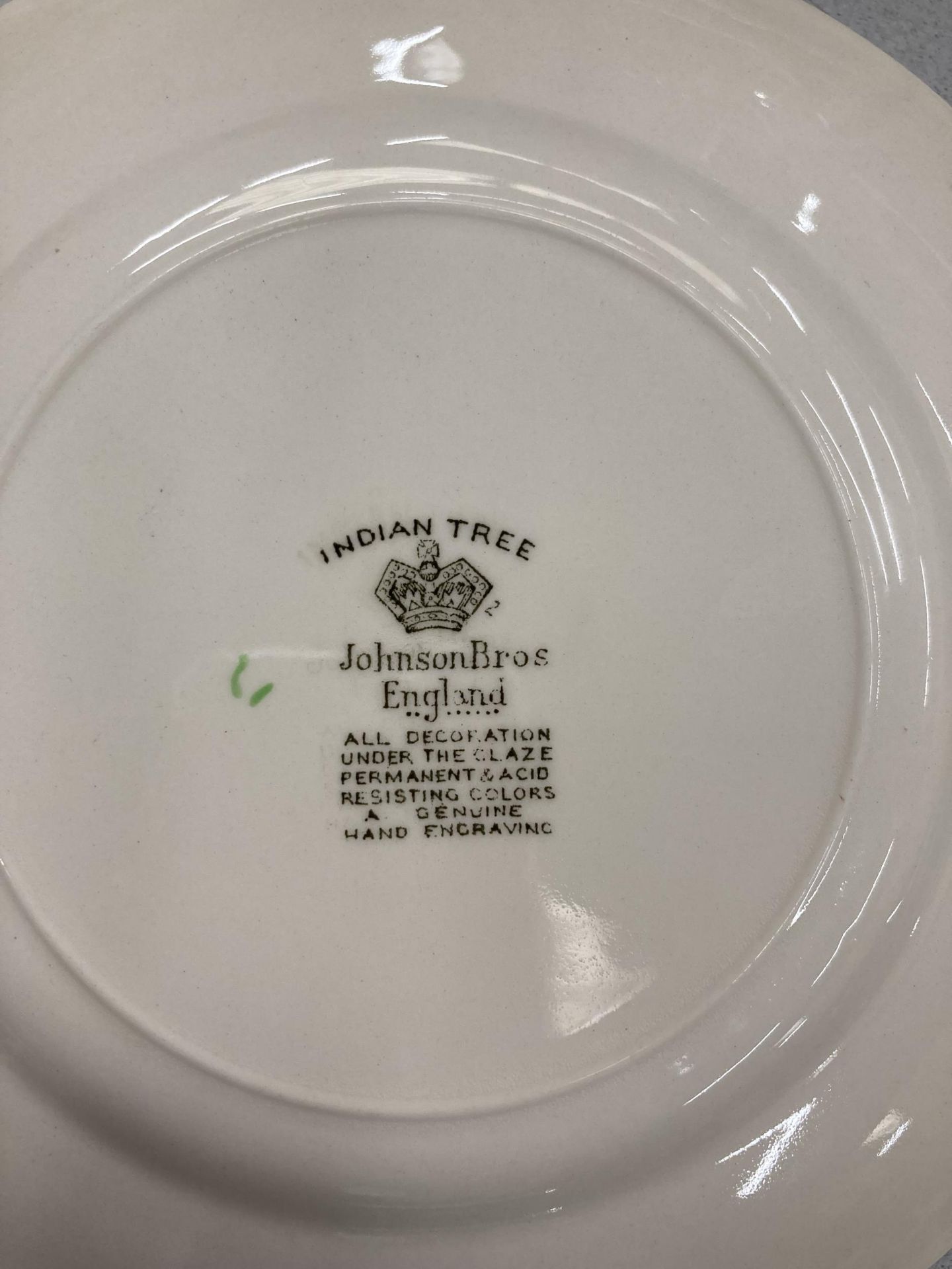 A QUANTITY OF JOHNSON BROS 'INDIAN TREE' PATTERN TEAWARE TO INCLUDE VARIOUS SIZED PLATES, BOWLS, - Image 5 of 5