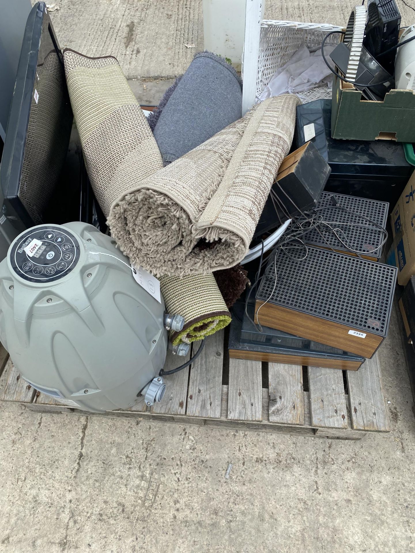 AN ASSORTMENT OF HOUSEHOLD CLEARANCE ITEMS TO INCLUDE A TV, STEREO ITEMS AND RUGS ETC