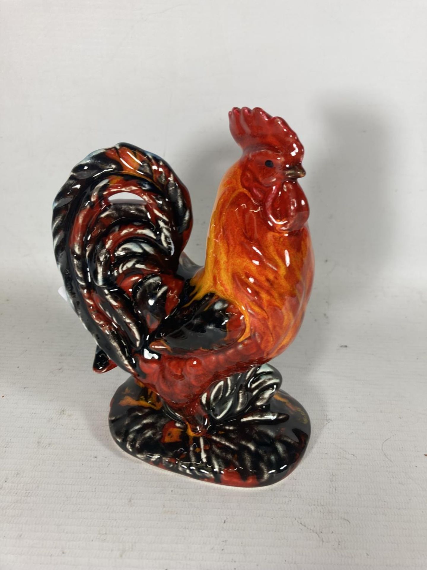 AN ANITA HARRIS COCKEREL FIGURE HAND PAINTED AND SIGNED IN GOLD