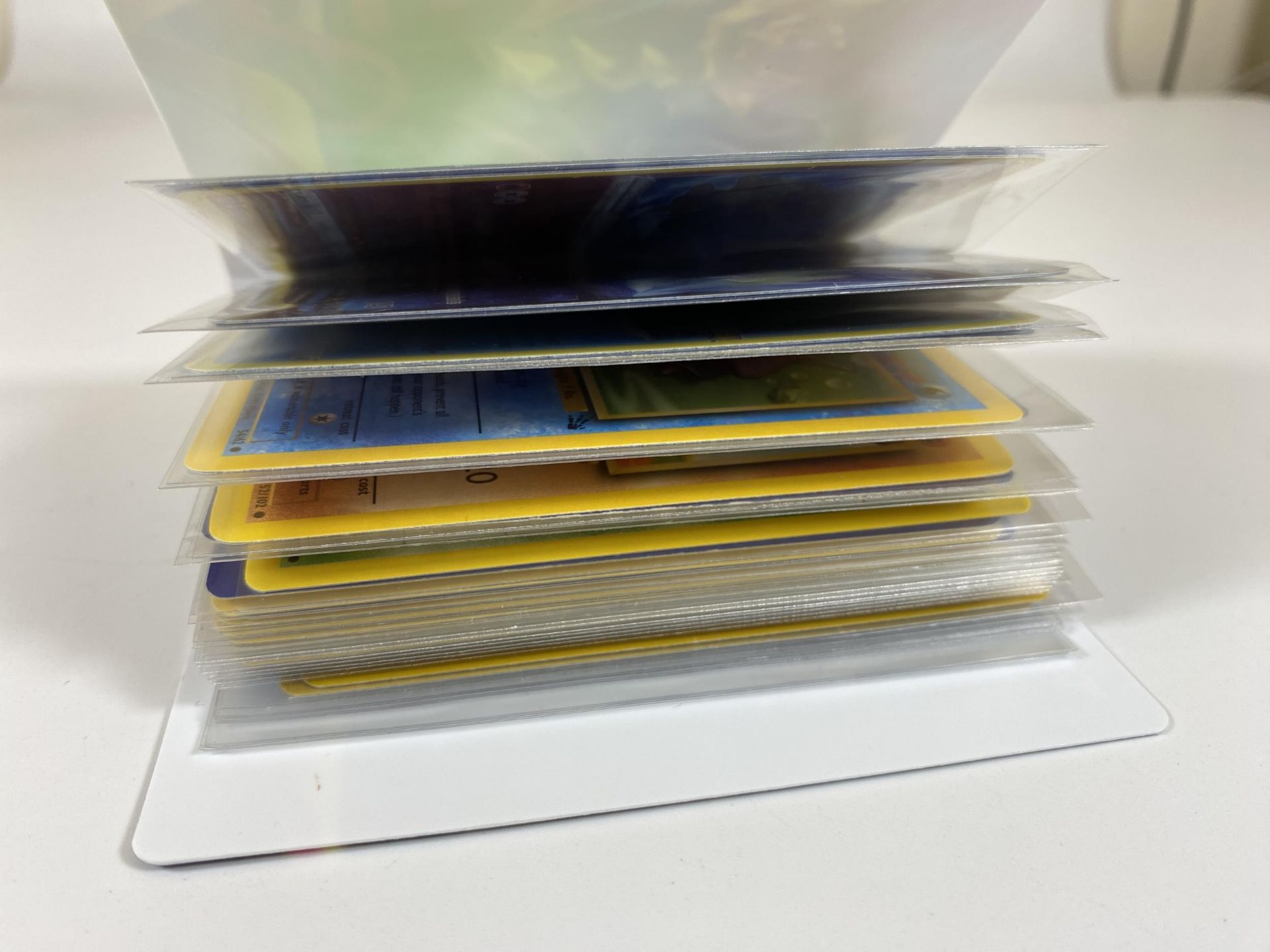 A FOLDER OF 1999 POKEMON CARDS & RARE CARDS - Bild 5 aus 5