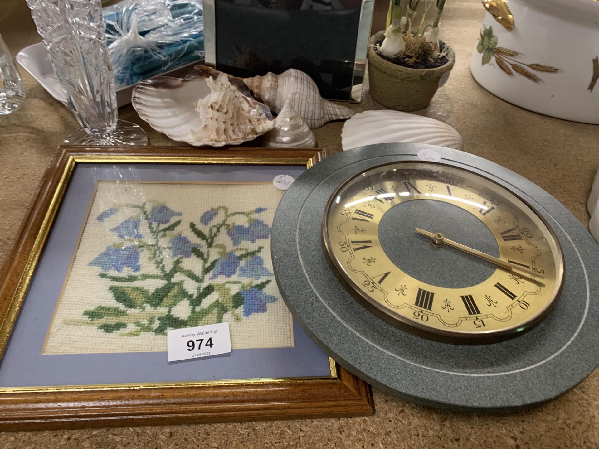 A MIXED LOT TO INCLUDE A SLATE CLOCK, SHELLS, A FRAMED CROSS STITCH, PHOTO FRAME, CUTLERY, VASE, ETC - Image 2 of 3