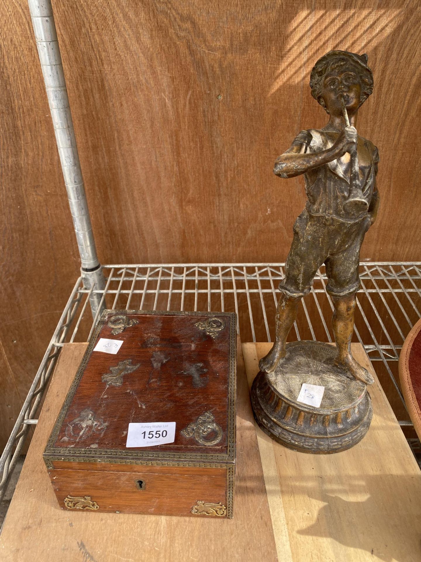A VINTAGE WOODEN BOX AND A BRASS FIGURE OF A BOY